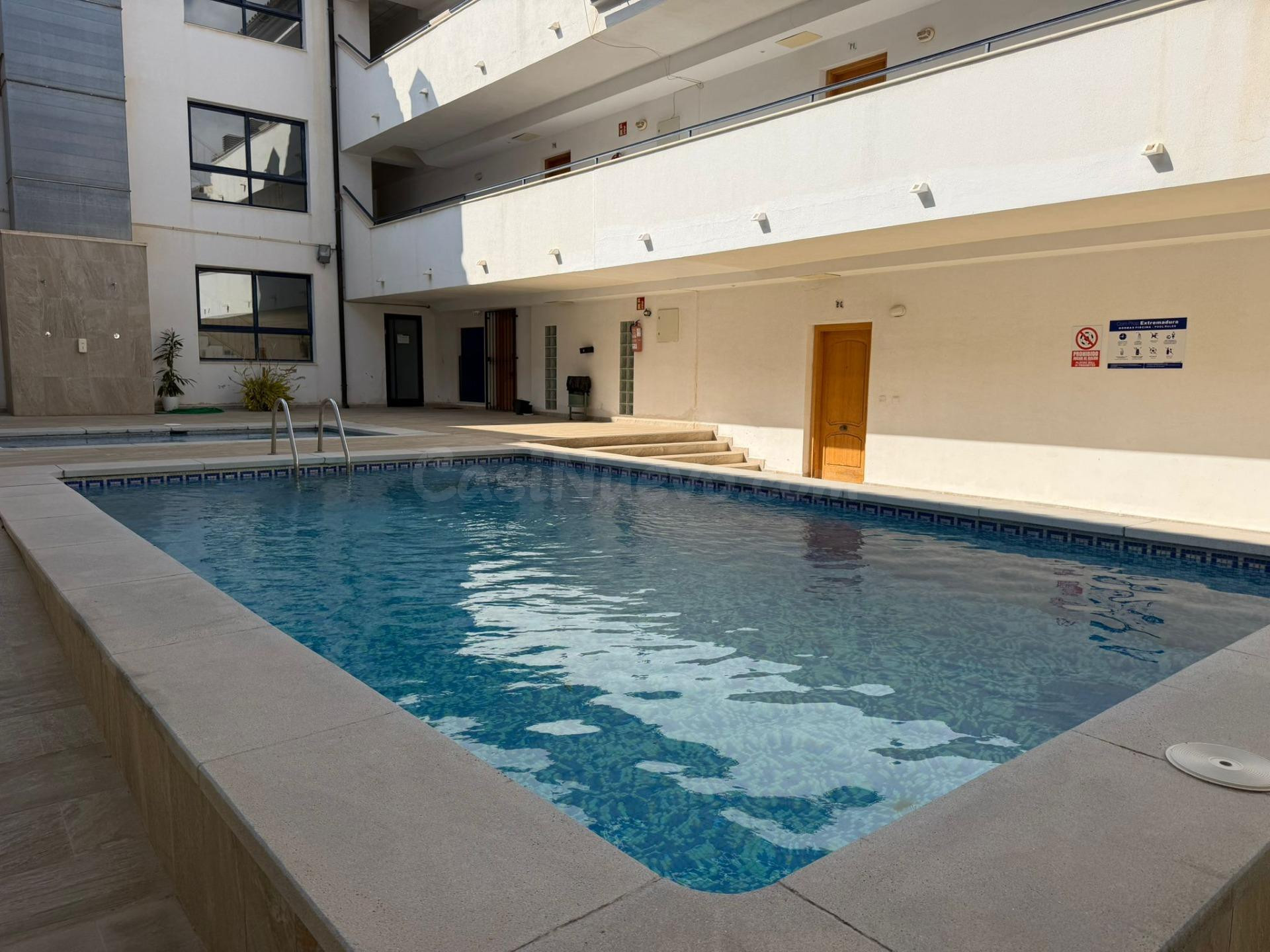 Oportunidad en La Nucía: 2 dormitorios en urbanización con piscina