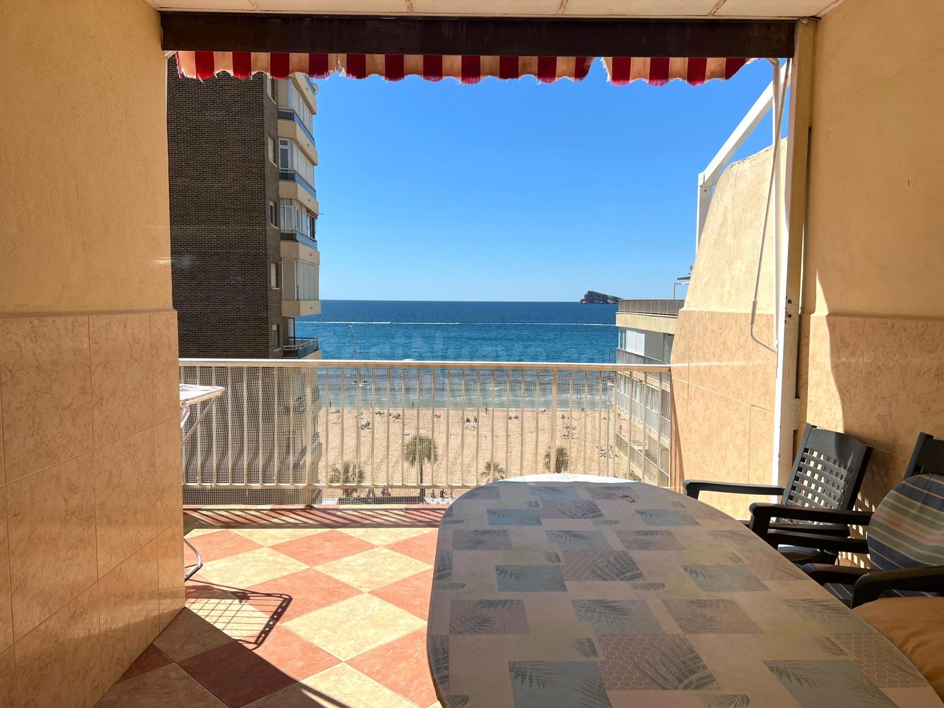 Piso de 5 habitaciones en primera linea Benidorm