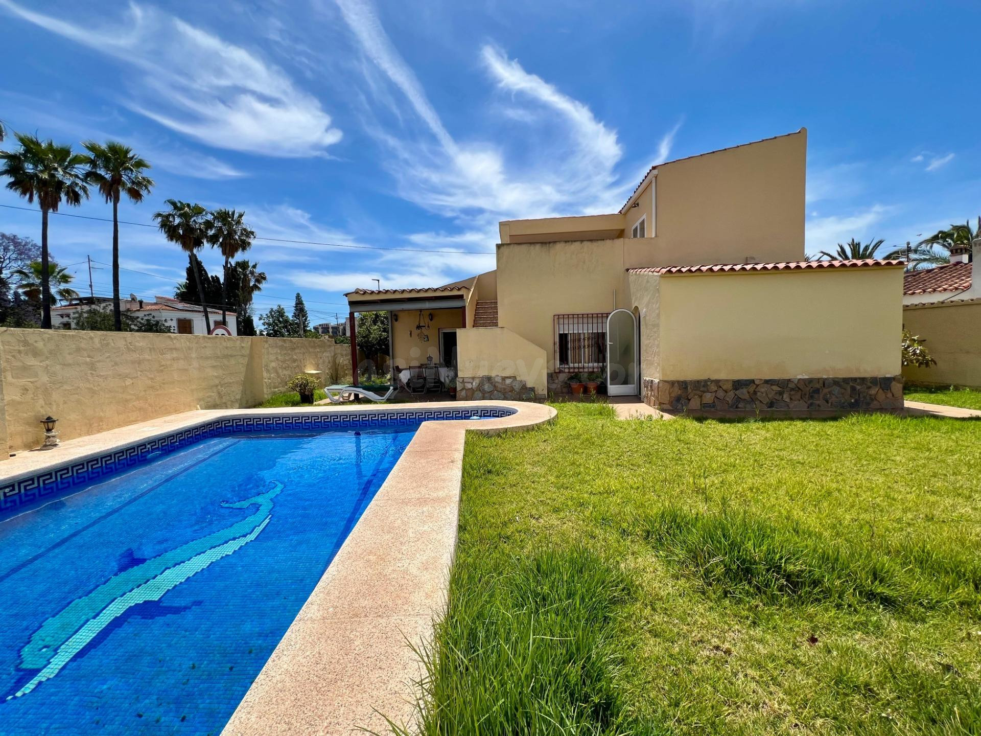 CHALET DE 5 habitaciones EN EL ALBIR