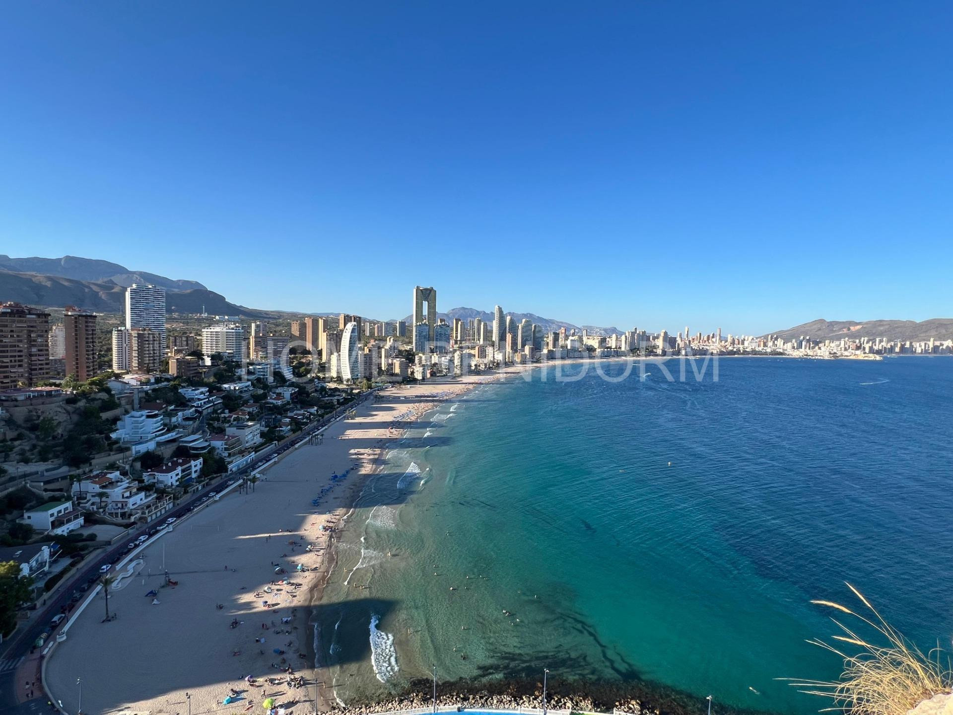 TRASPASO DE RESTAURANTE EN PRIMERA LÍNEA DE LA PLAYA DE PONIENTE
