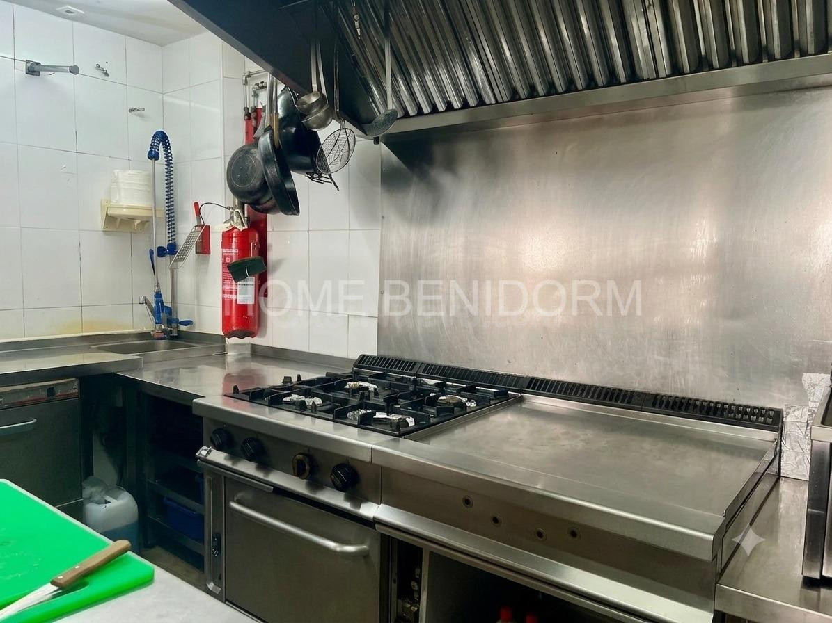 TRASPASO DE RESTAURANTE EN PRIMERA LÍNEA DE LA PLAYA DE PONIENTE - foto 3