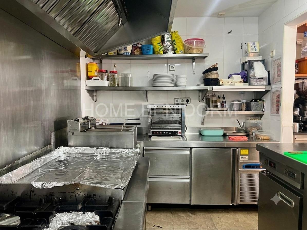 TRASPASO DE RESTAURANTE EN PRIMERA LÍNEA DE LA PLAYA DE PONIENTE - foto 4