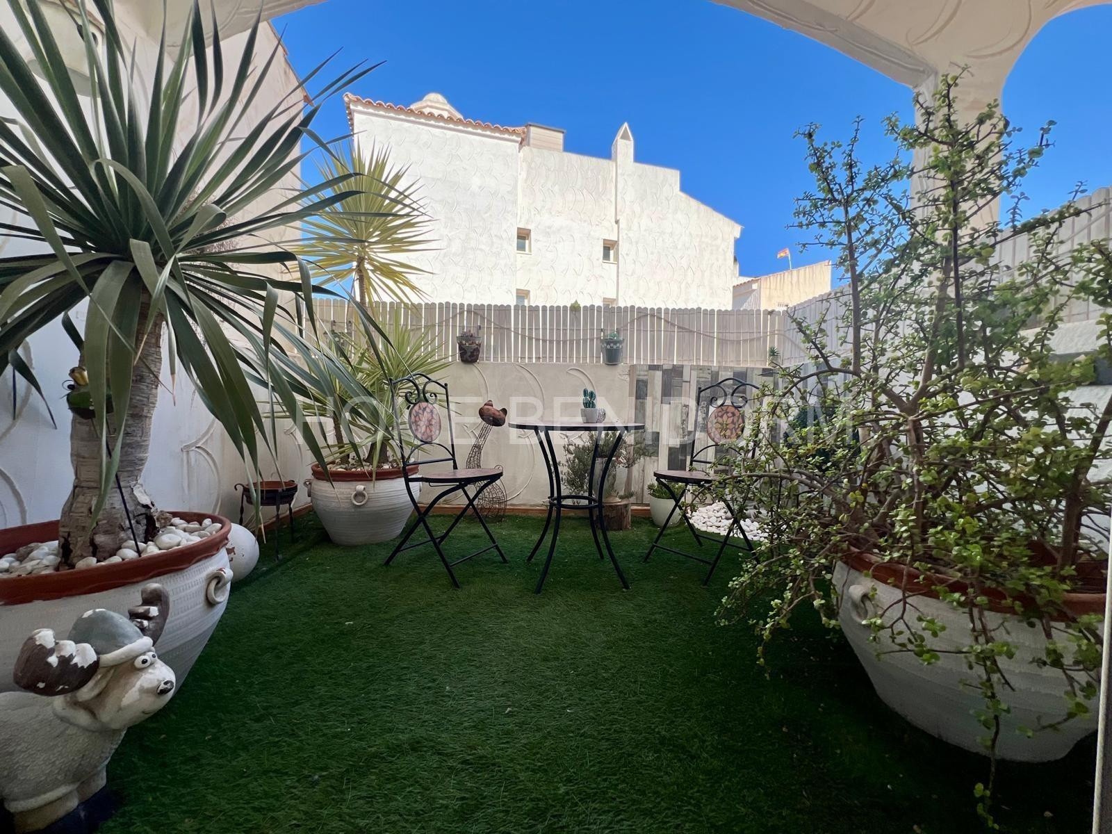 BUNGALOW EN LA NUCIA CON GARAJE Y PISCINA