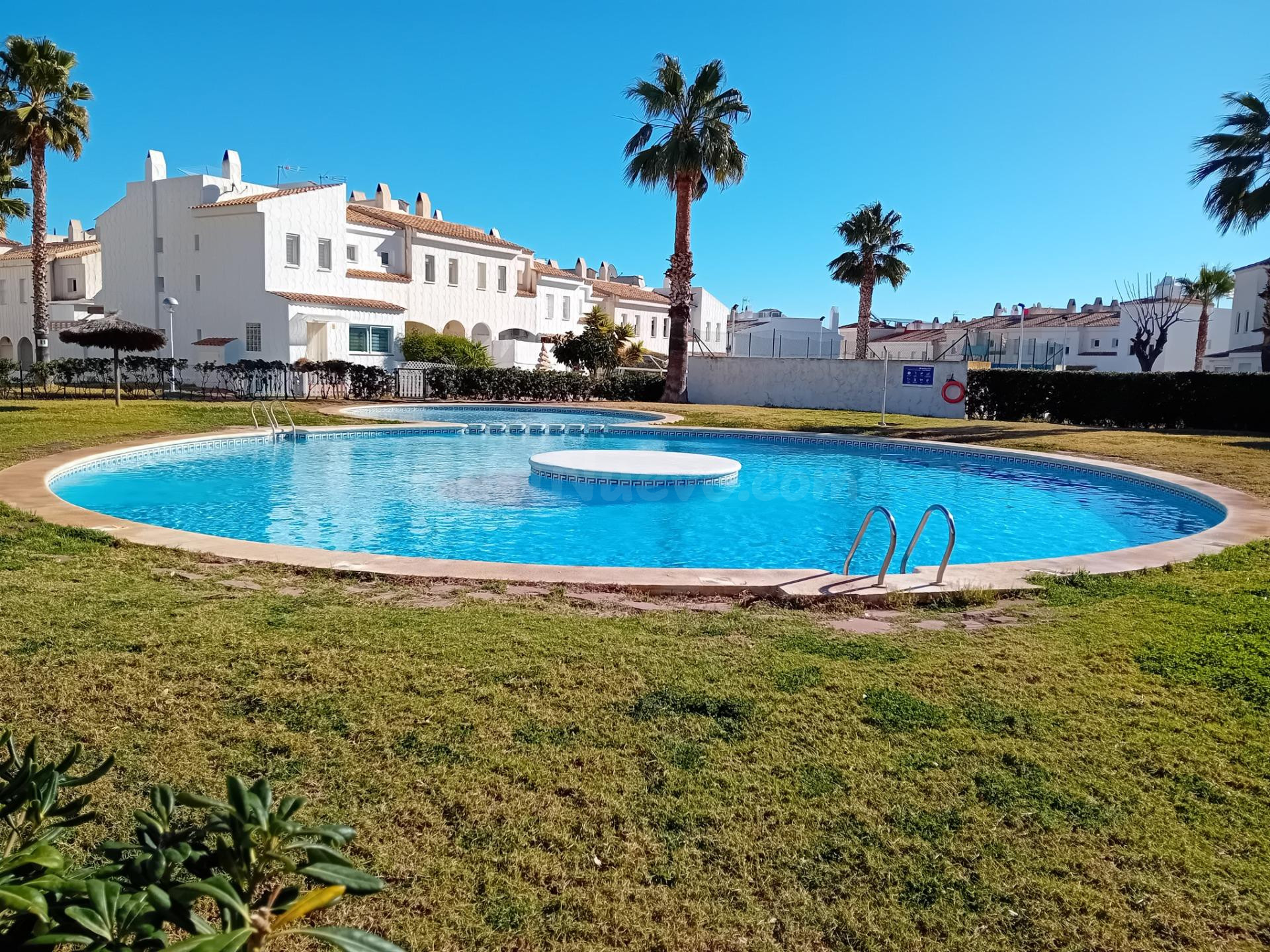 BUNGALOW EN LA NUCIA CON GARAJE Y PISCINA - foto 2
