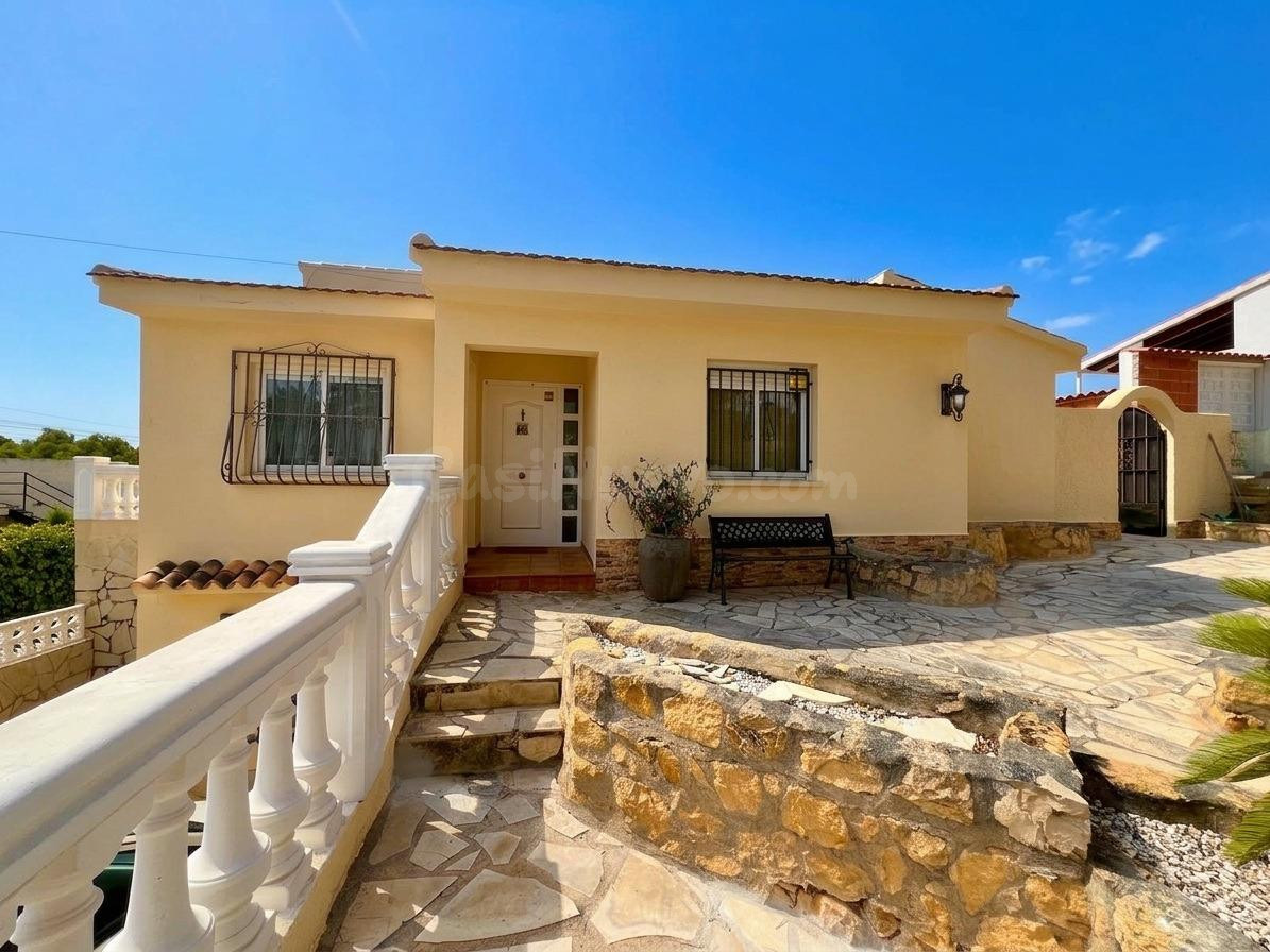 VILLA INDEPENDIENTE EN ALQUILER – LA NUCÍA - foto 2