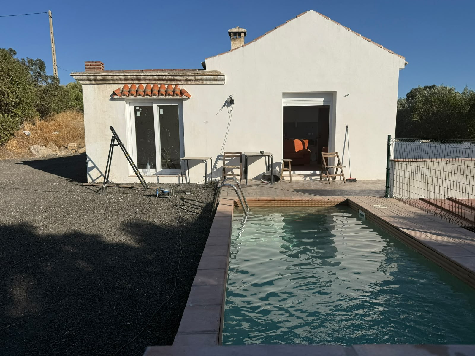 CASA DE CAMPO CON PISCINA EN COLMENAR – 3.500 m2 DE PARCELA 