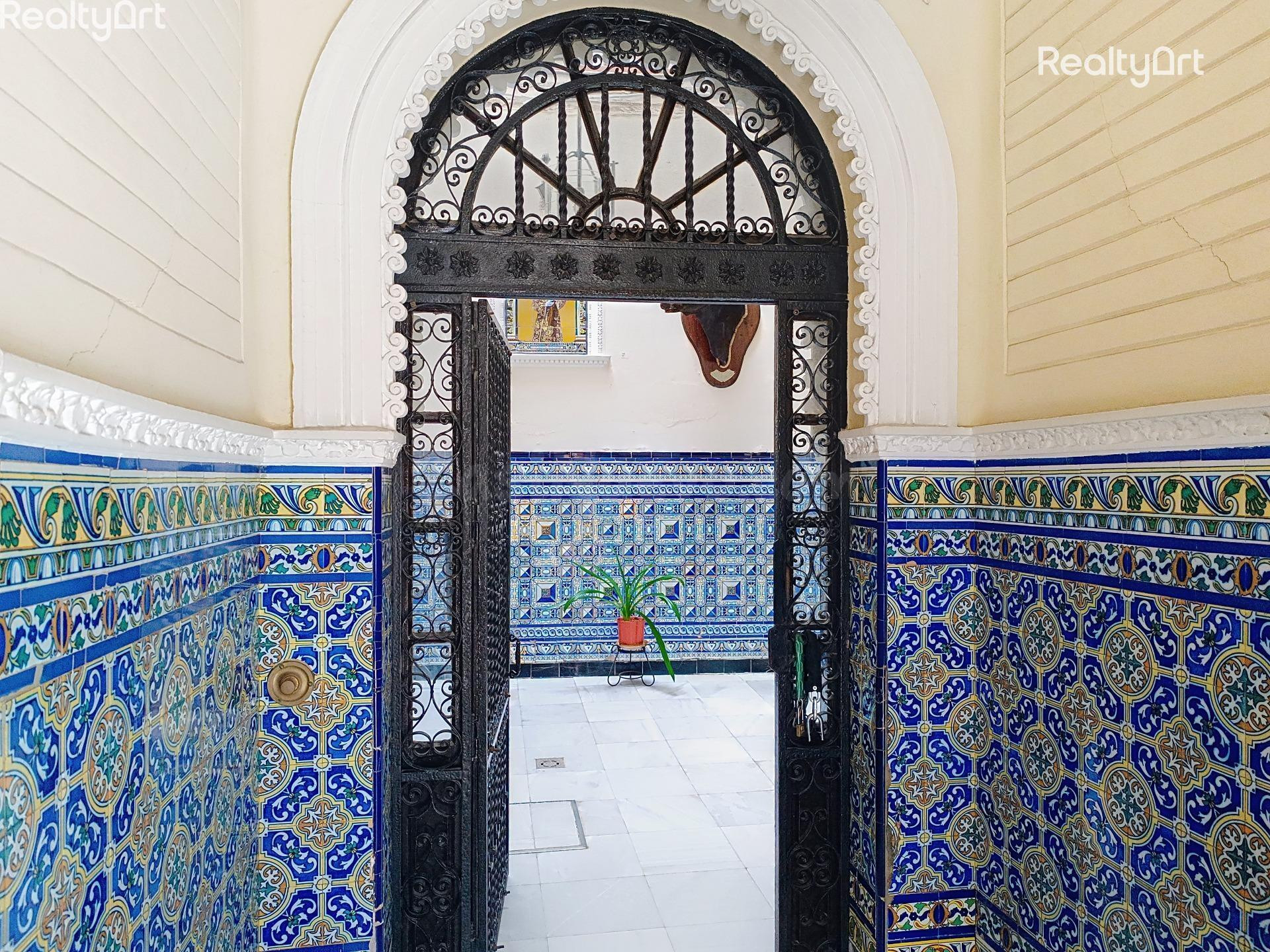 Casa típica sevillana en pleno centro – Ideal para vivir o invertir