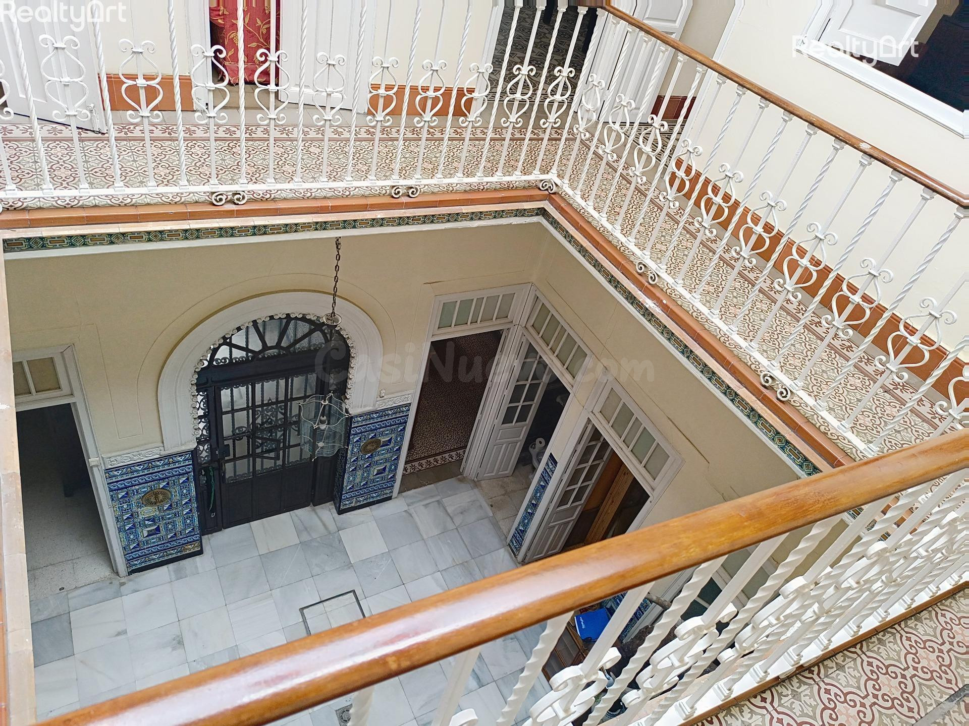 Casa típica sevillana en pleno centro – Ideal para vivir o i - foto 2