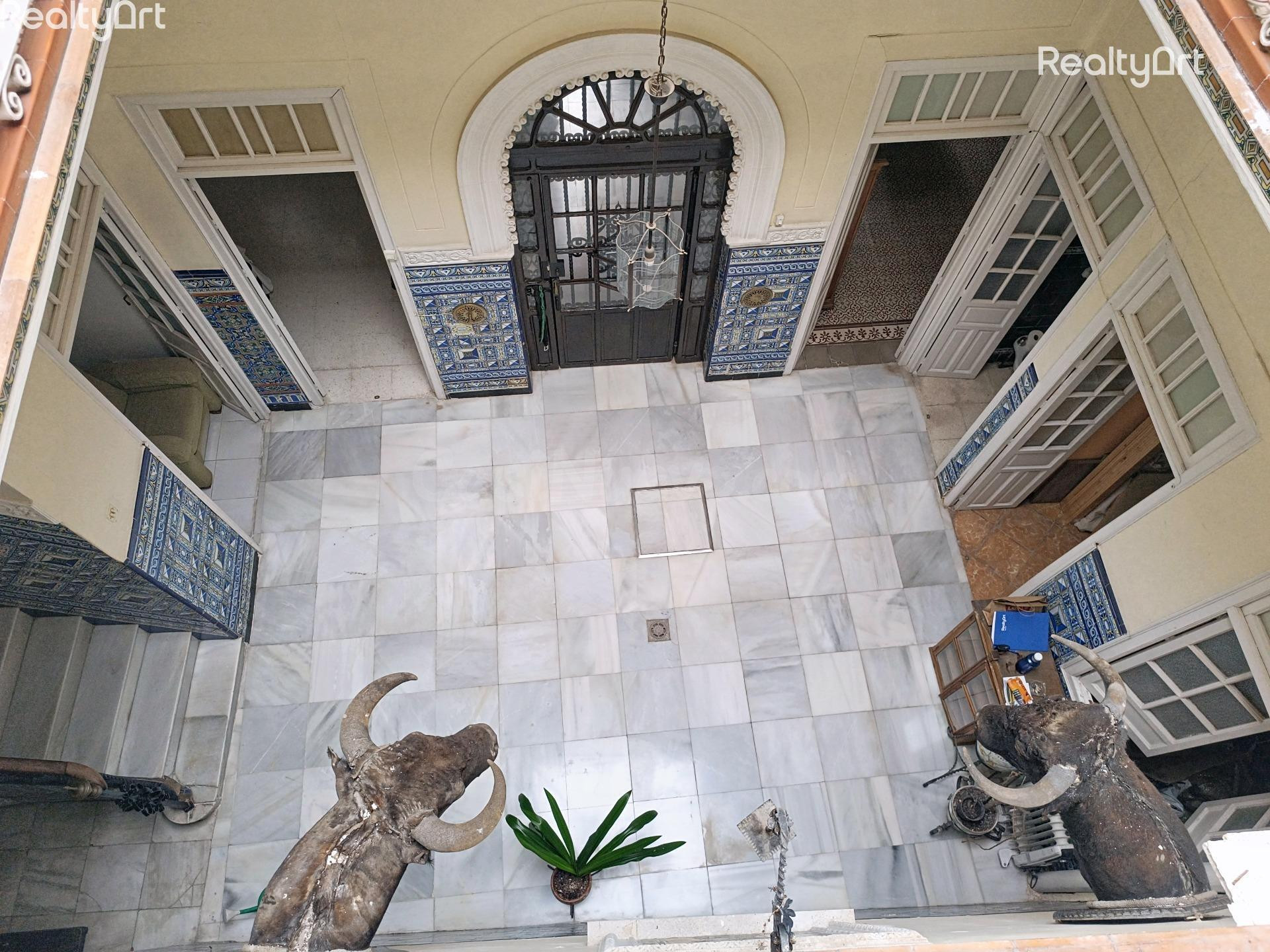 Casa típica sevillana en pleno centro – Ideal para vivir o i - foto 3