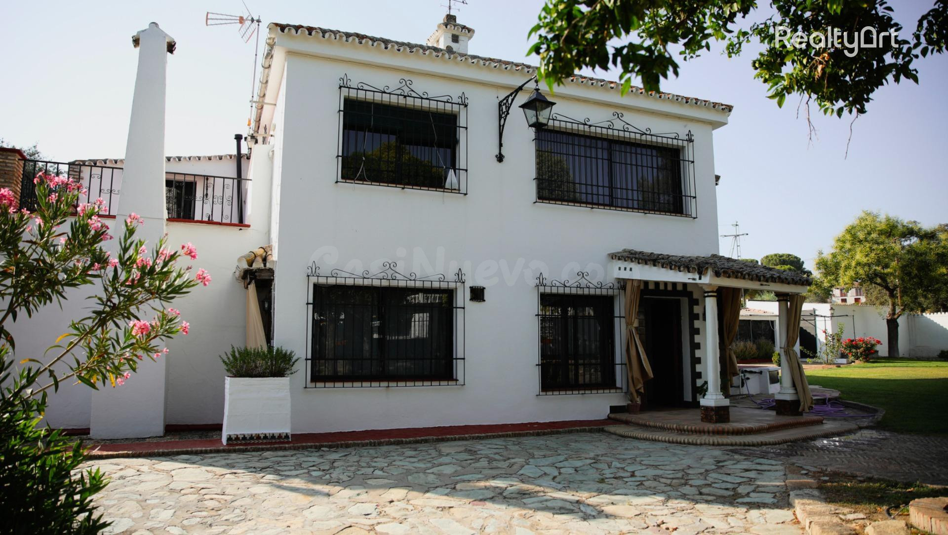 Chalet en venta en El Castillo de las Guardas. - foto 2
