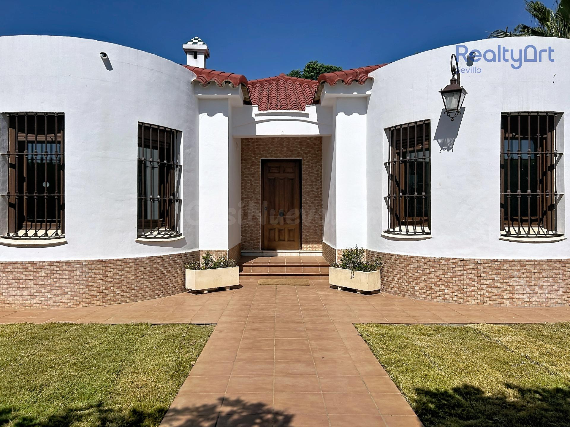 CHALET CON PISCINA - URBANIZACION EL CAPRICHO