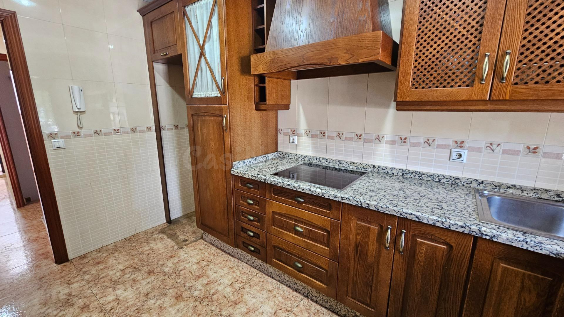 CAÑERO. AMPLIA CASA CON COCHERA PRIVADA - foto 2