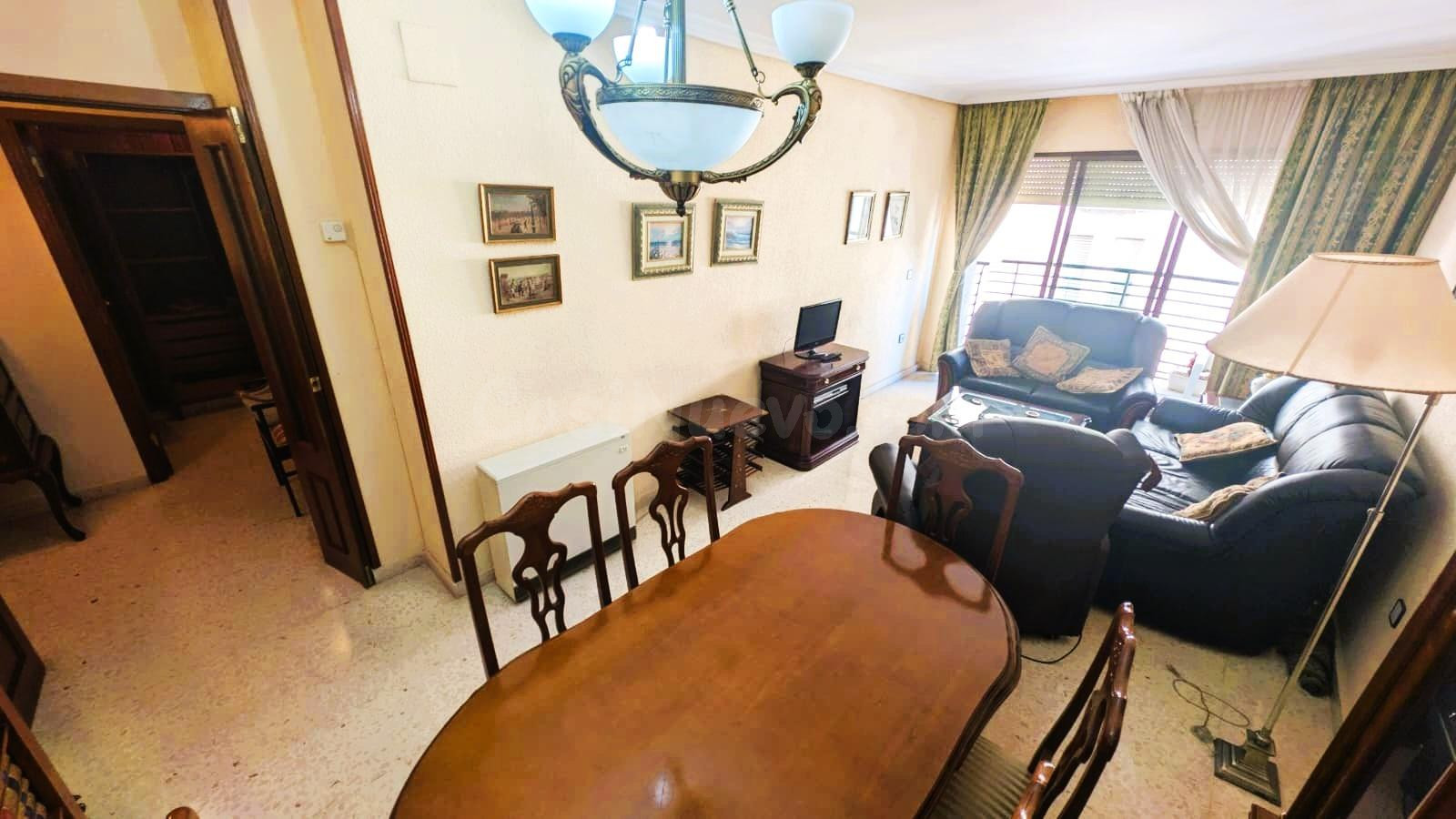 Amplio y Luminoso Piso en la Cruz de los Caídos por solo €22 - foto 2