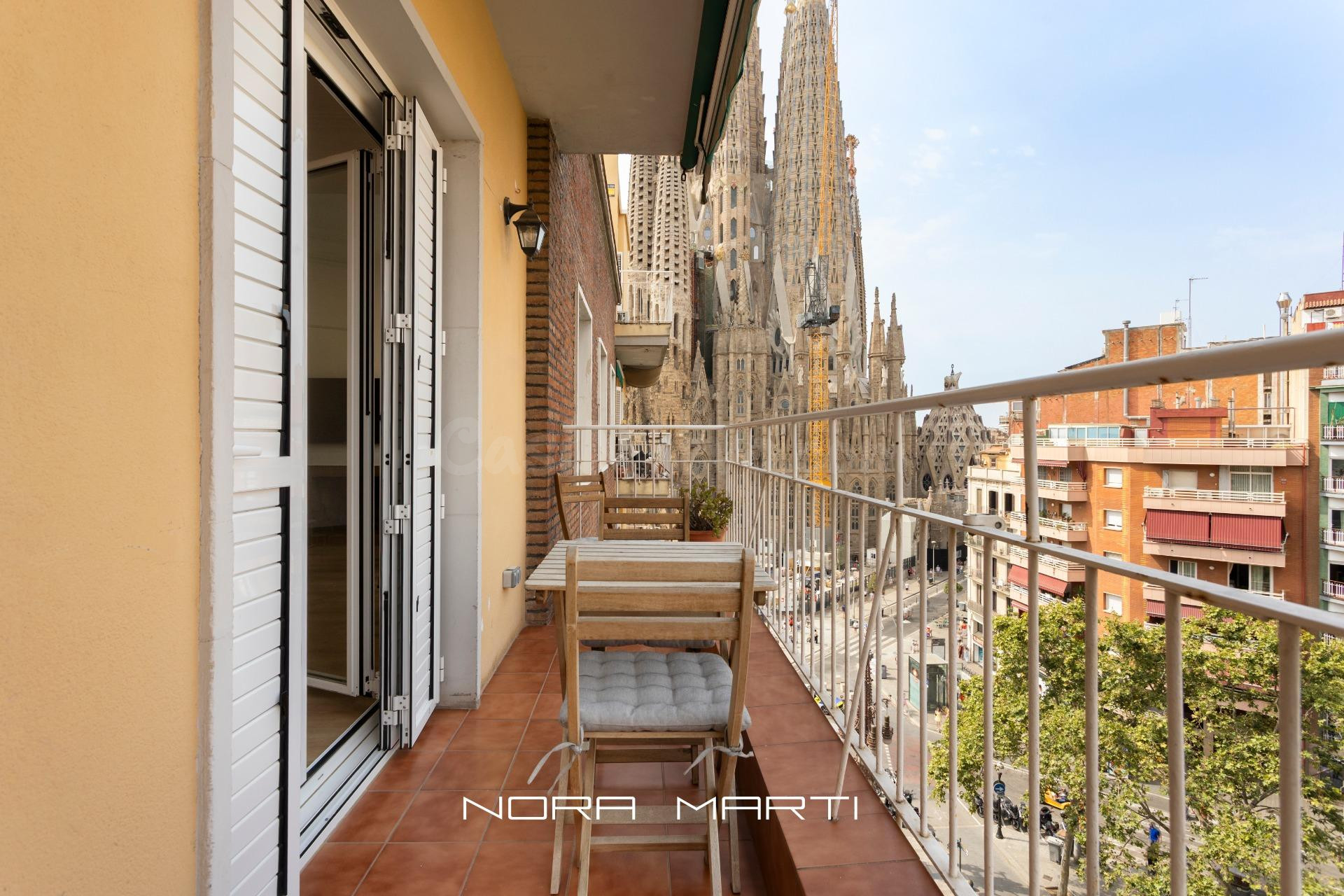 MAGNIFICO PISO ALTO CON VISTAS A LA SAGRADA FAMILIA