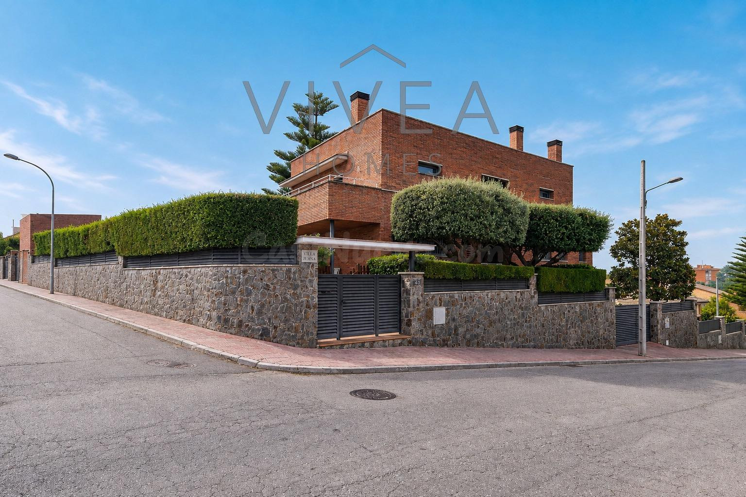 ESPECTACULAR CASA A CUATRO VIENTOS CON PISCINA Y GRANDES TER - foto 2