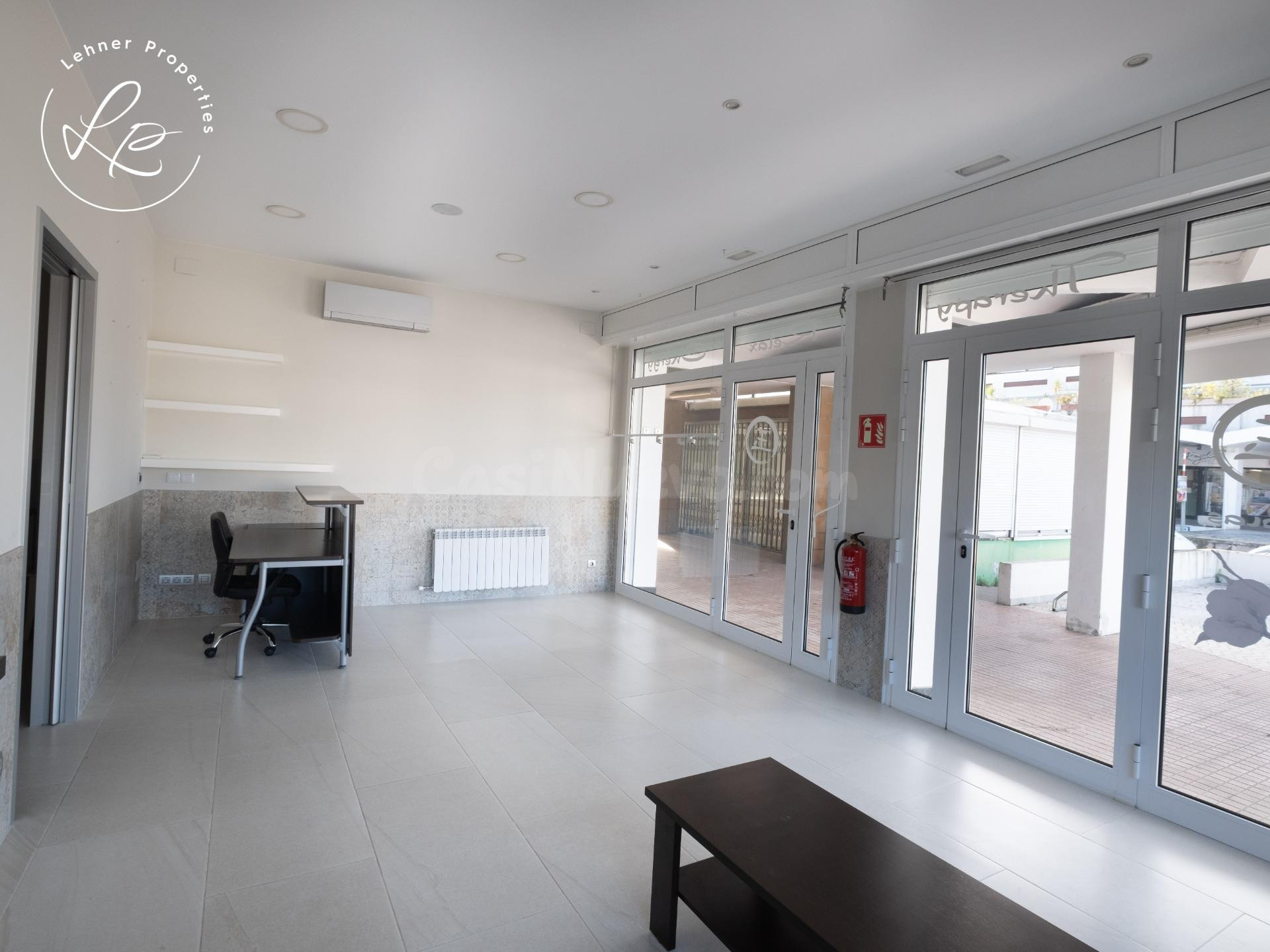 Amplio local en Empuriabrava - foto 4
