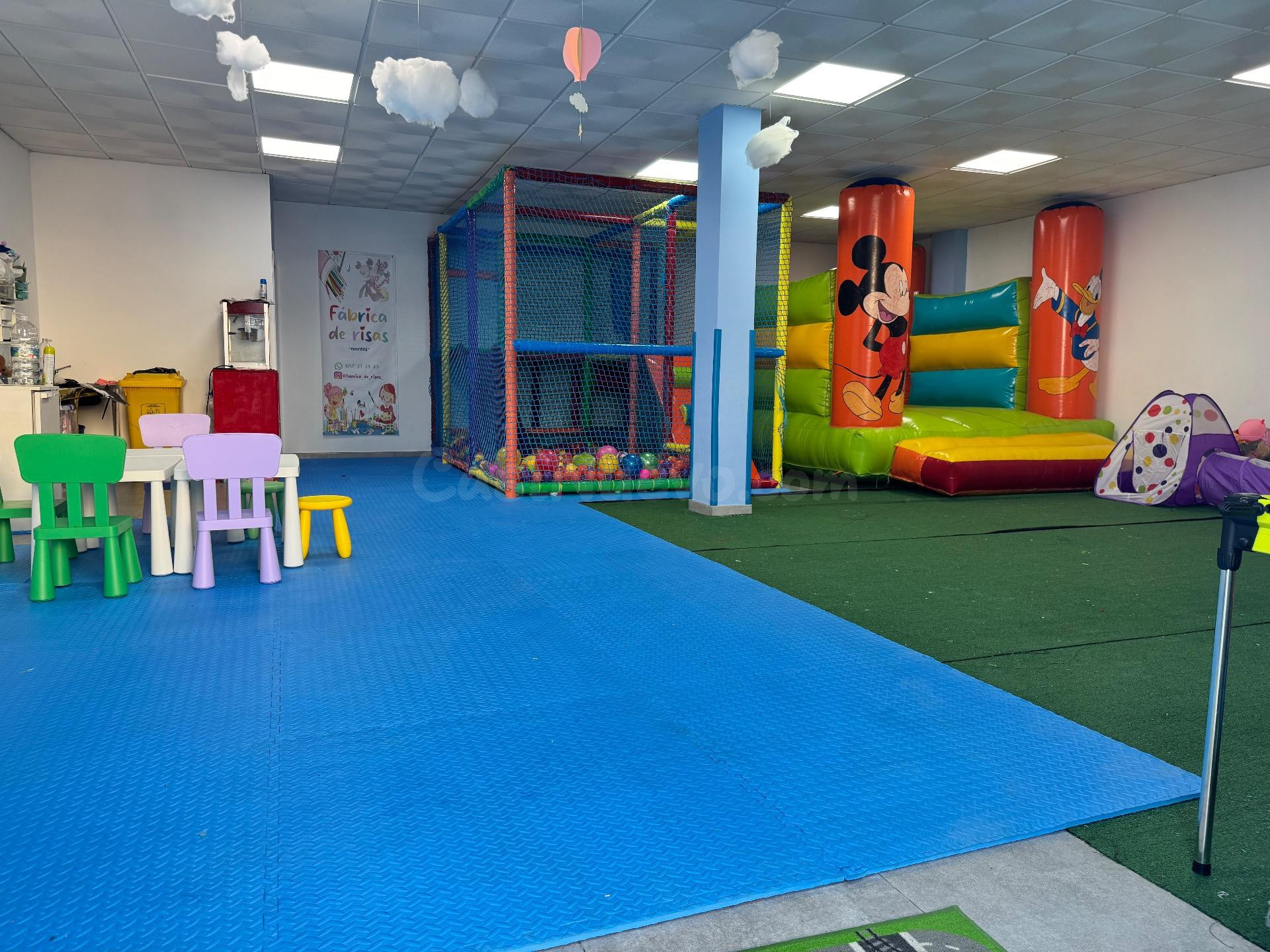 ¡Oportunidad de inversión! Local comercial en la zona de la  - foto 3