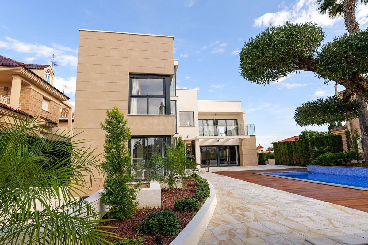 Villa 3 habitaciones 430m² en venta - La veleta