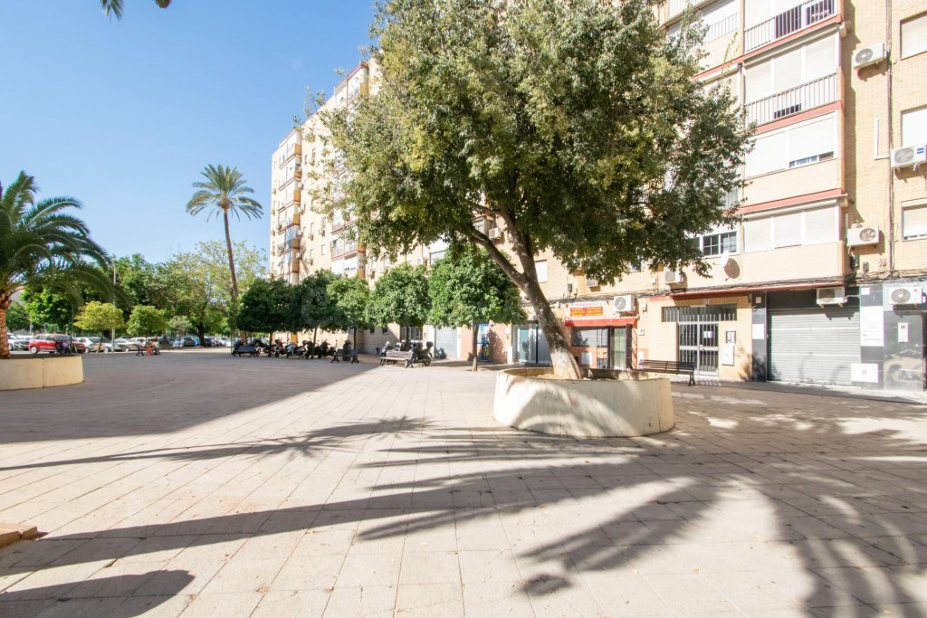 Bonita vivienda reformada con patio privado en Plaza del Gen - foto 2