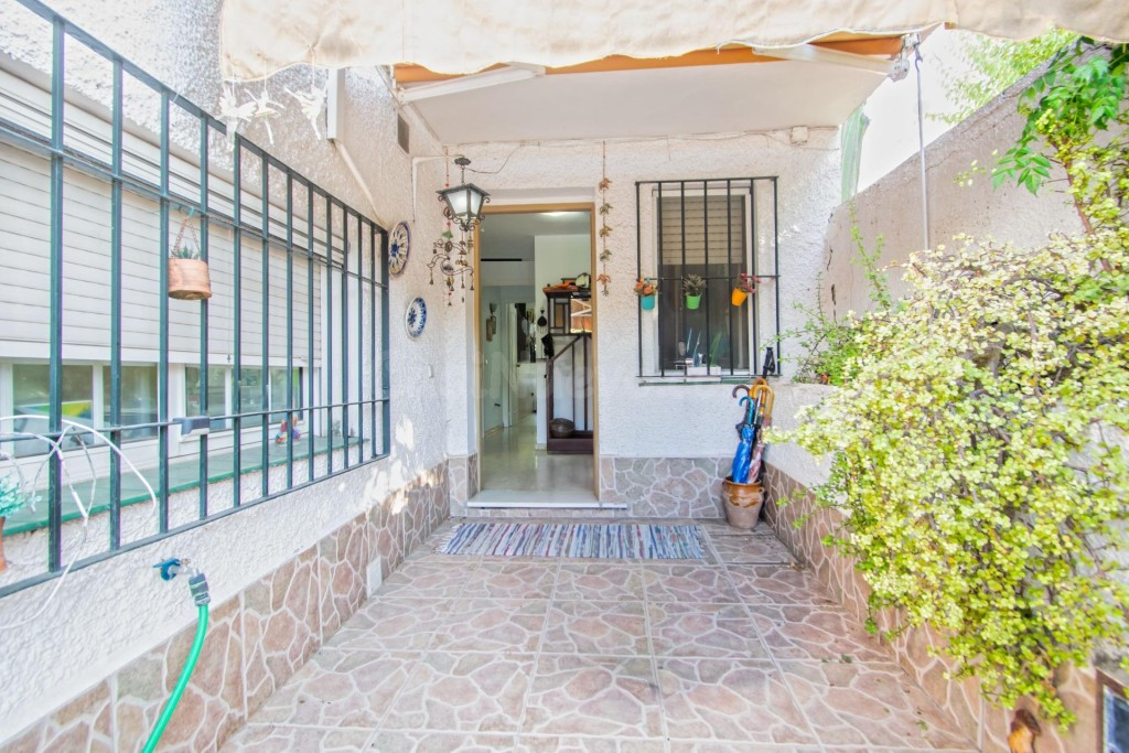 Estupenda casa pareada de esquina en Mairena del Aljarafe, e - foto 2