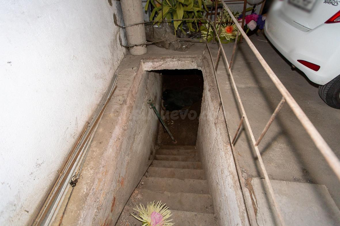 Casa esquinera de grandes dimensiones - foto 2