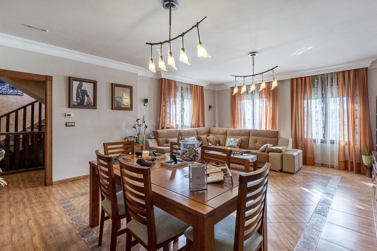 Chalet en Albolote. - foto 4