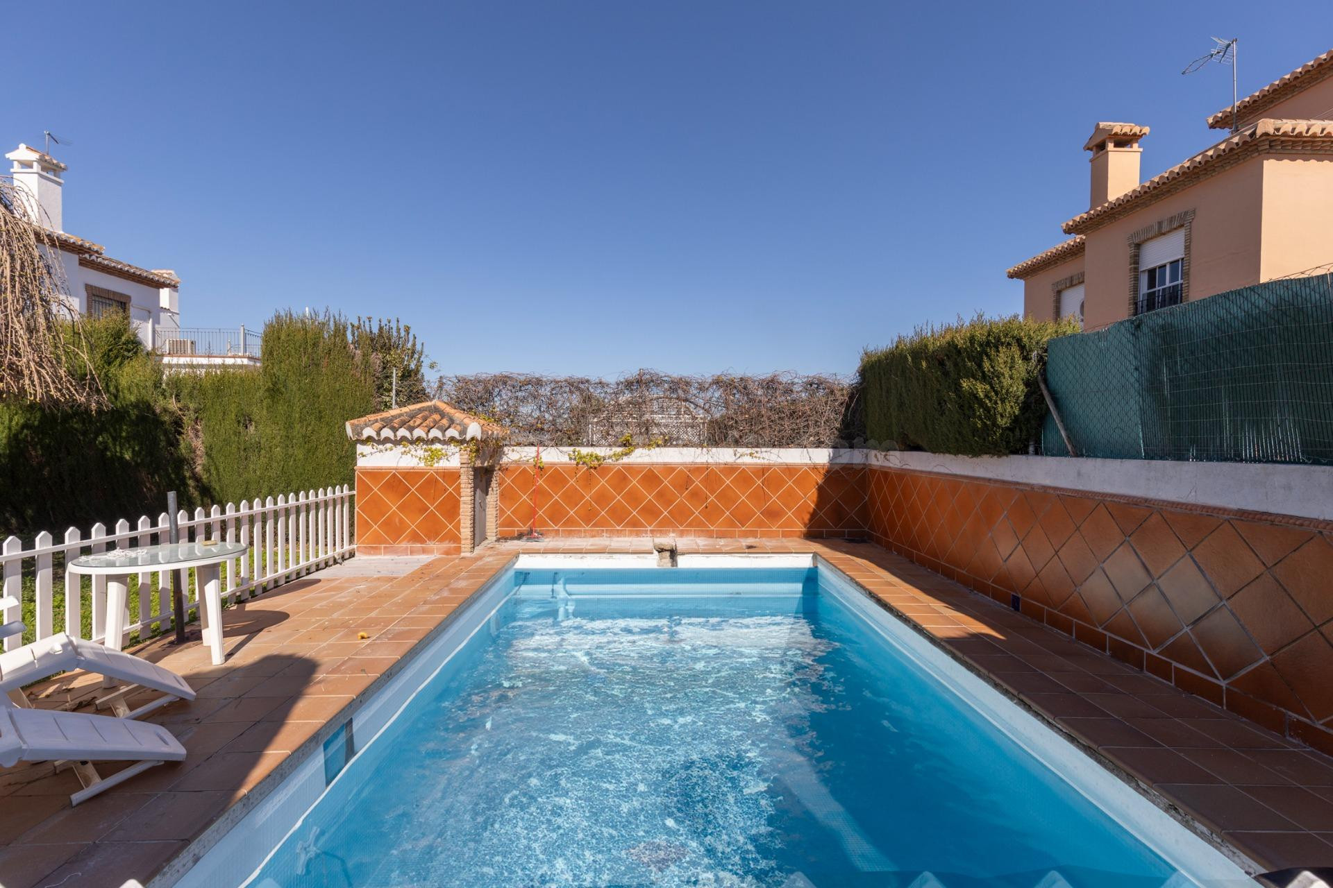 Magnifico chalet en venta en La Zubia - foto 3