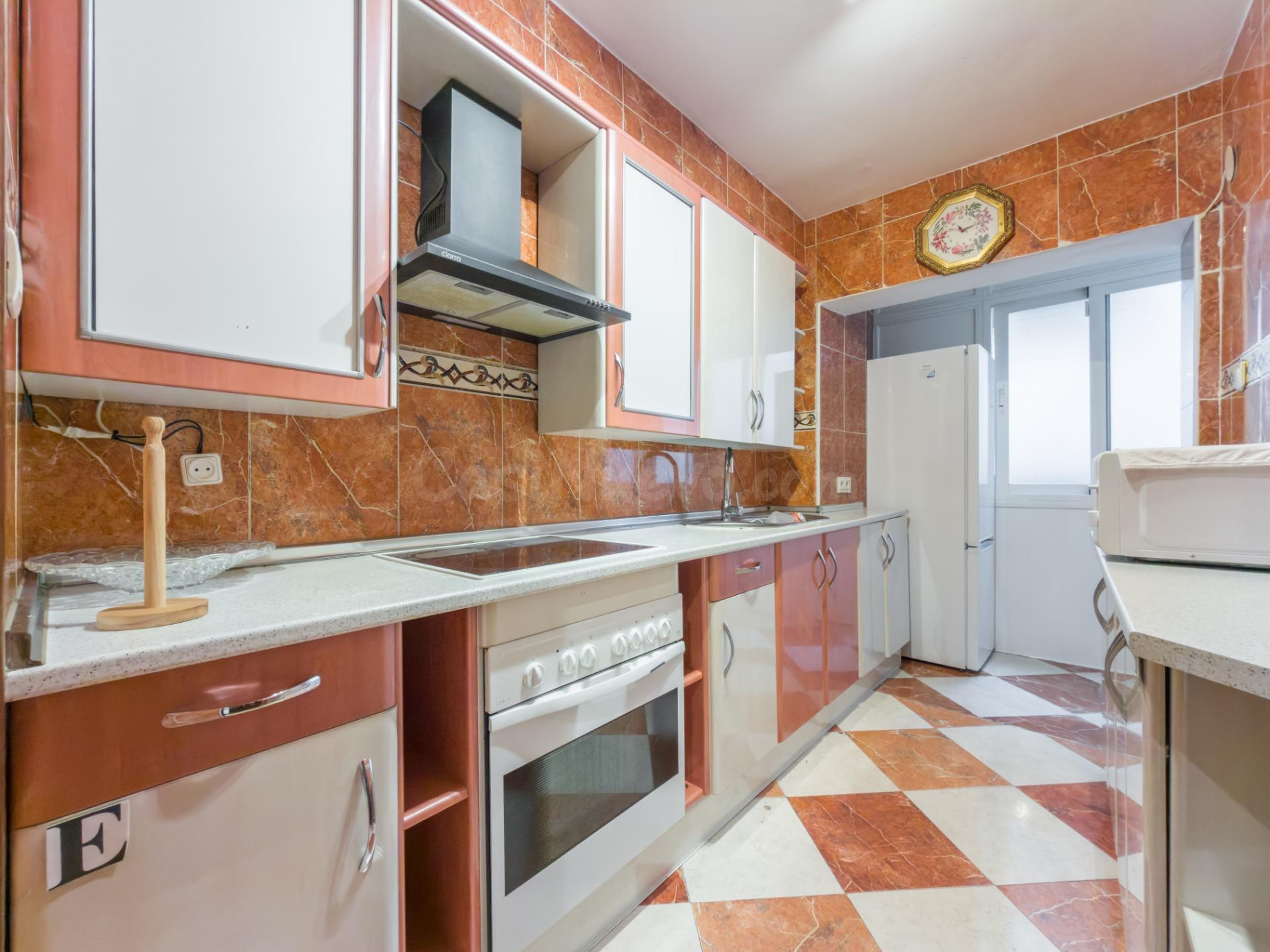 Piso de 3 Dorm. en Armilla (frente al AYUNTAMIENTO y Metro). - foto 5