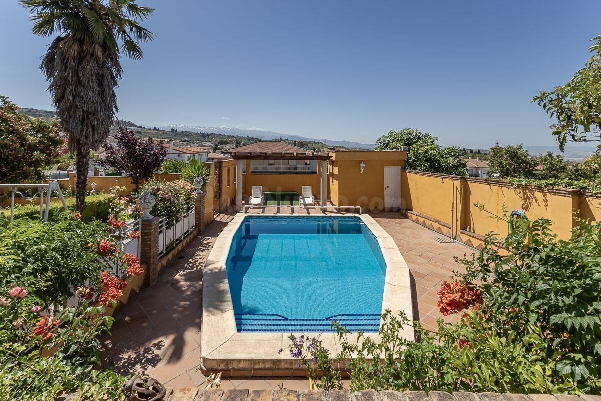 CASA INDEPENDIENTE EN ALFACAR CON PISCINA, JARDÍN, HUERTO Y VISTAS ESPECTACULARES