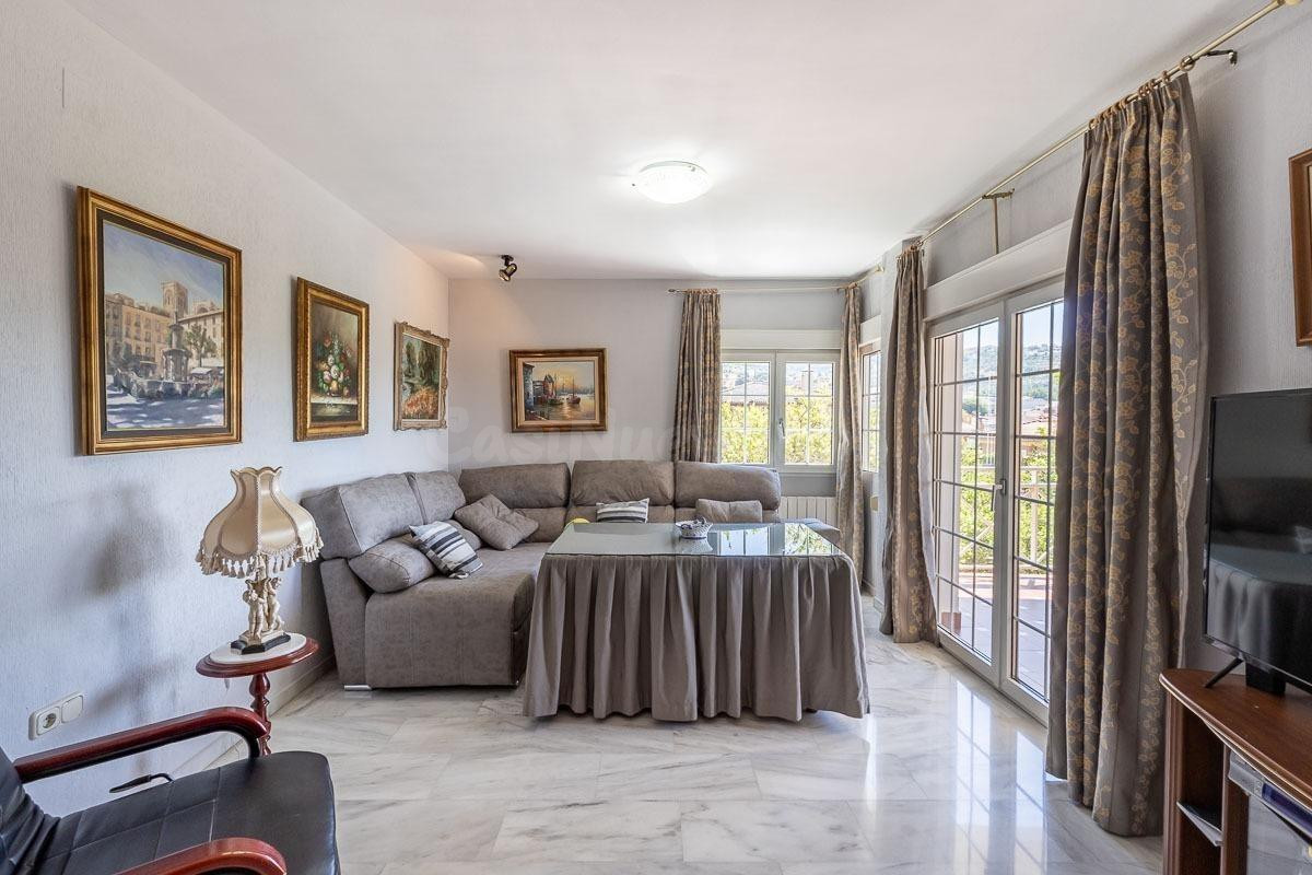 CASA INDEPENDIENTE EN ALFACAR CON PISCINA, JARDÍN, HUERTO Y  - foto 2