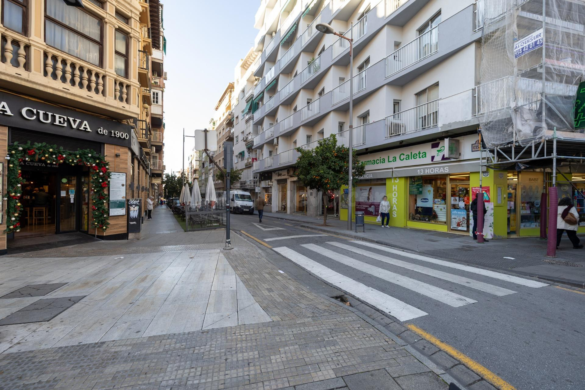 Local en funcionamiento de 231 m2 junto a la estación AVE de - foto 2