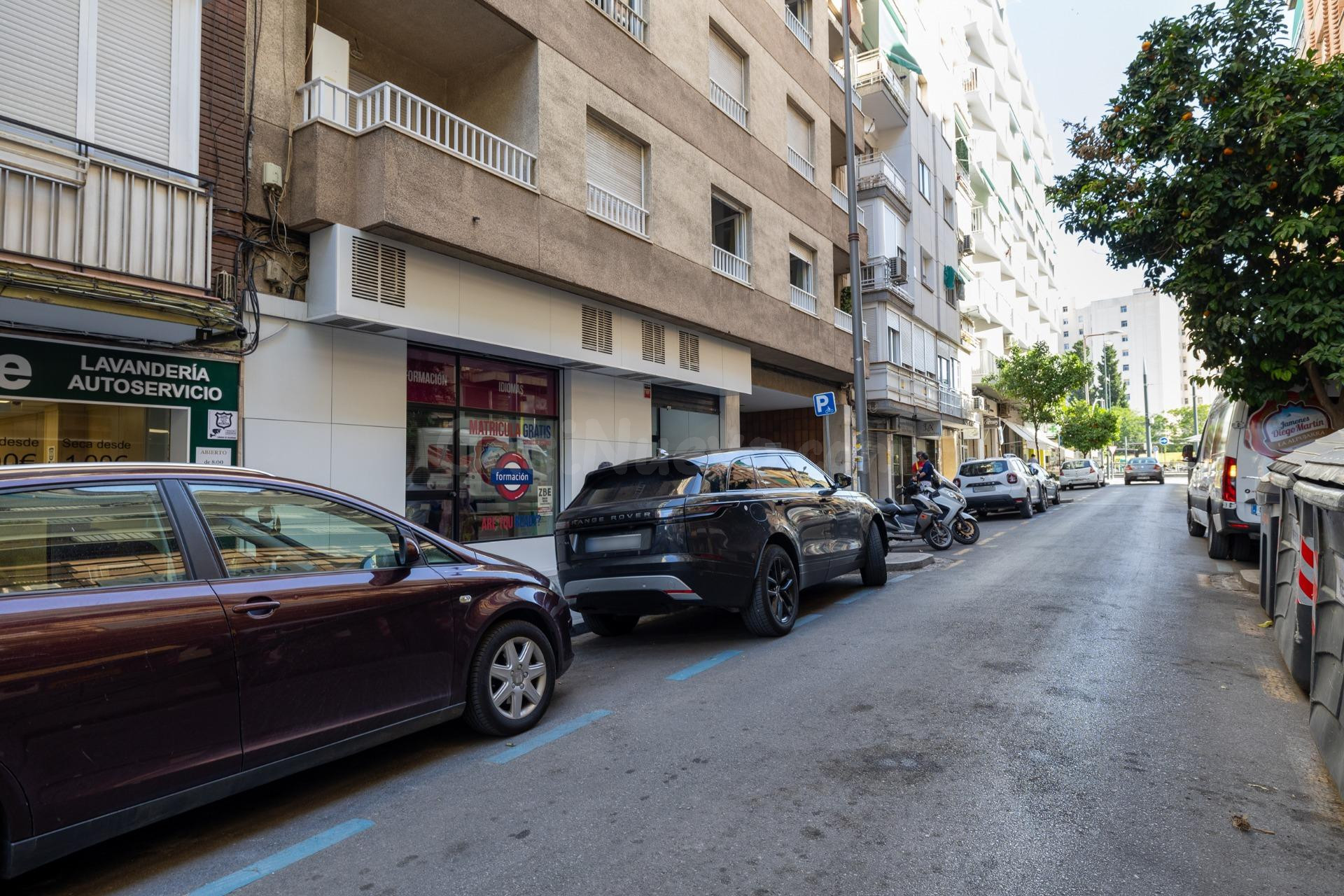 Local en funcionamiento de 231 m2 junto a la estación AVE de - foto 3