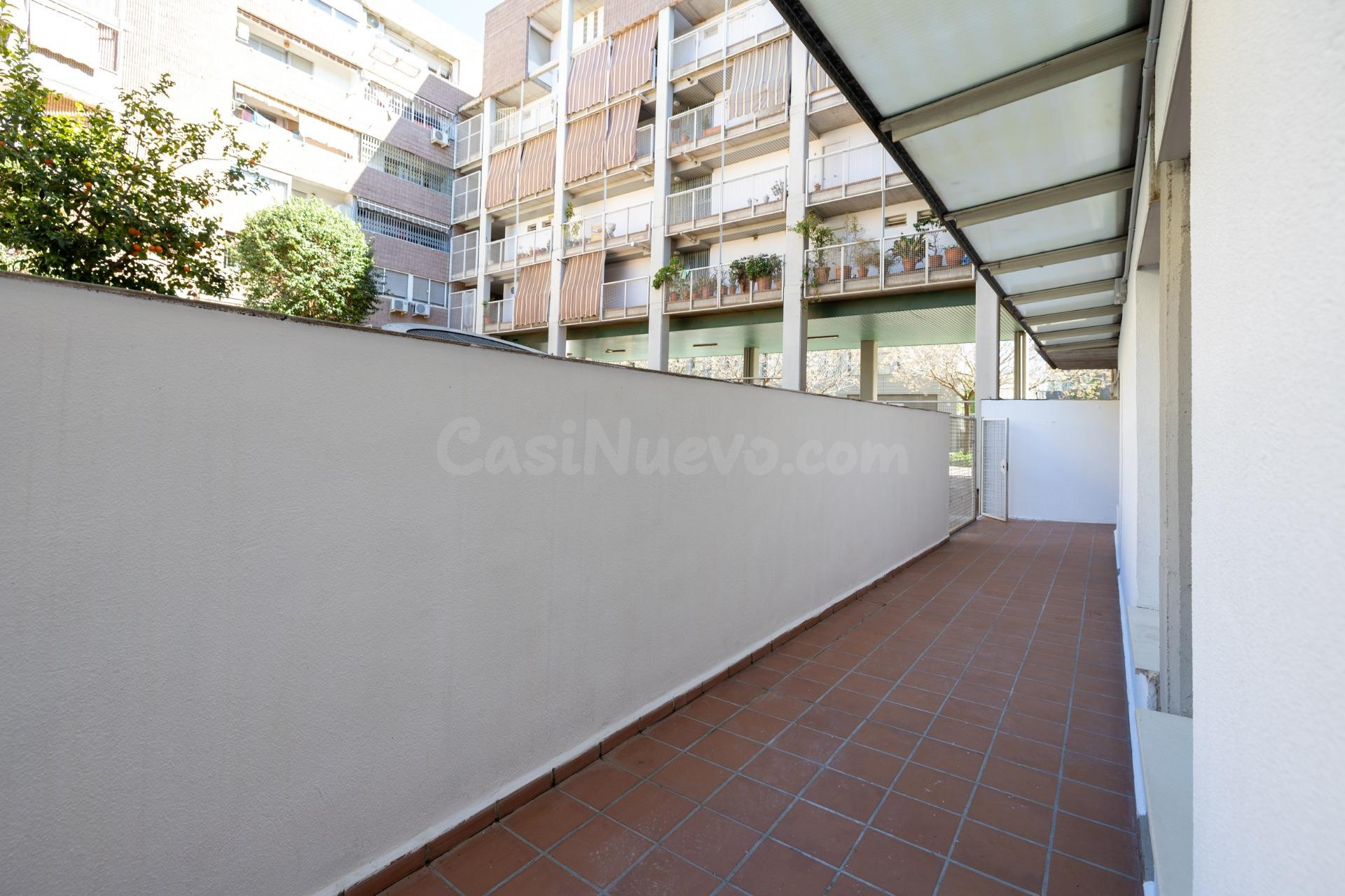 PLANTA BAJA CON TERRAZA PRIVADA, 3 DORMITORIOS, 2 BAÑOS Y GA - foto 2