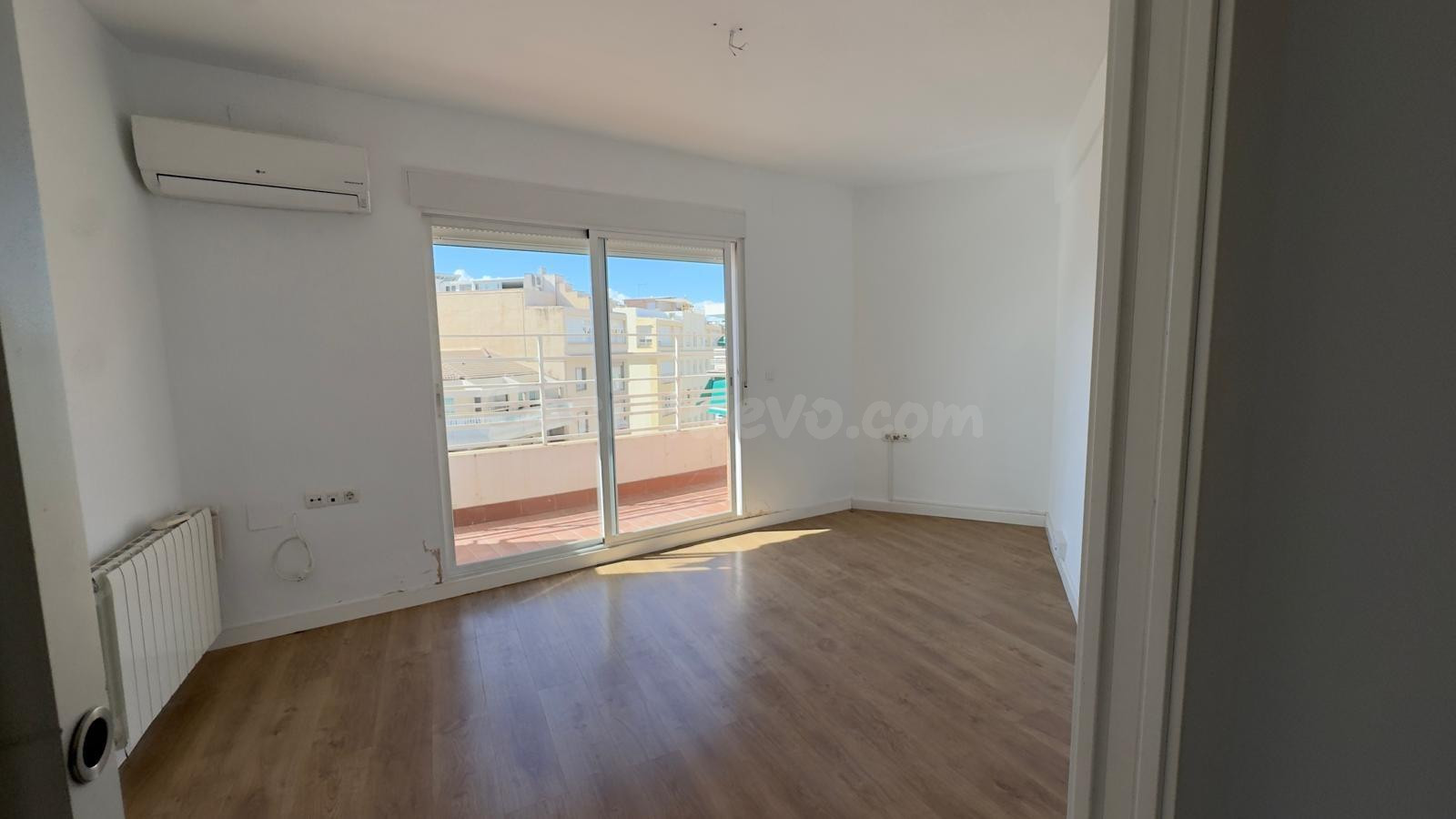 PISO EN 7ª PLANTA CON TERRAZA, 4 DORMITORIOS Y POSIBILIDAD D - foto 2
