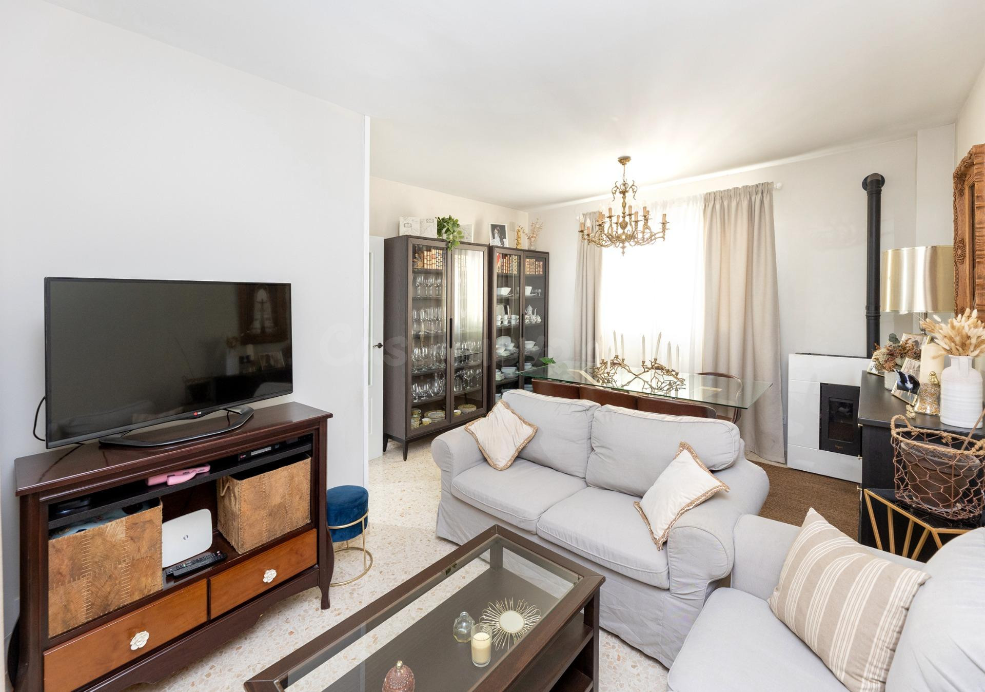 ¡EXCLUSIVO CHALET PAREADO TOTALMENTE REFORMADO CON JACUZZI Y - foto 2