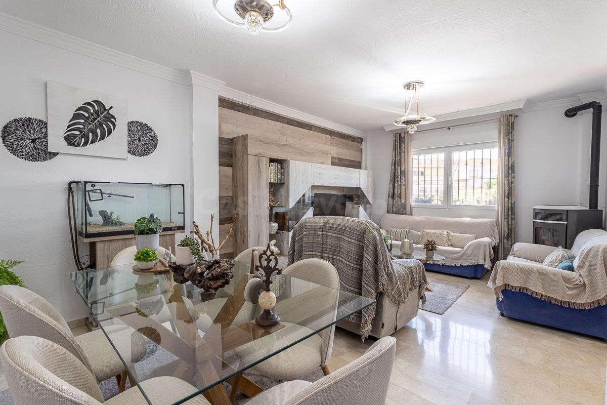 Casa en Cullar Vega con todas las comodidades a tu alcance. - foto 2