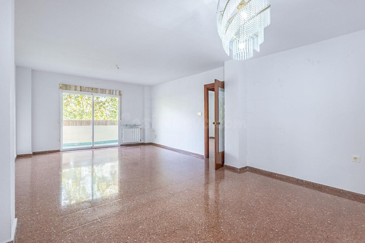 Piso con plaza de garaje cerrada junto a La Inmaculada, fren - foto 3