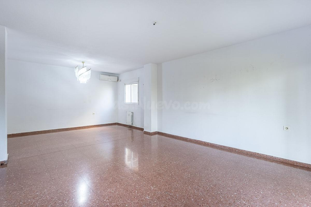 Piso con plaza de garaje cerrada junto a La Inmaculada, fren - foto 4