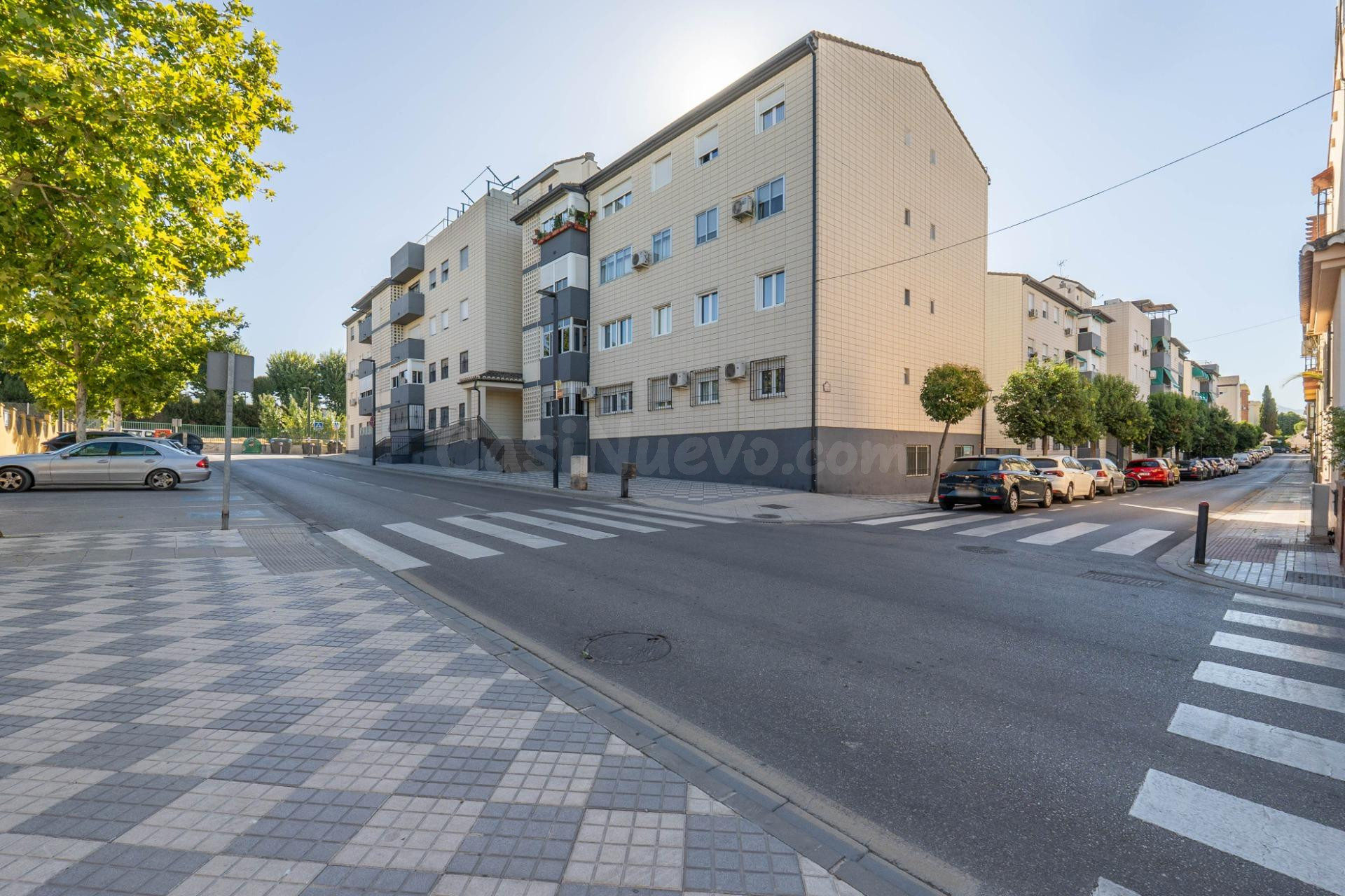 Piso de 3 dormitorios con piscina comunitaria en Maracena