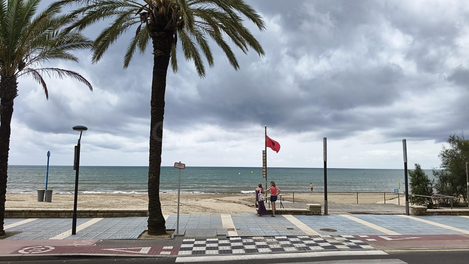 PRIMERA LÍNEA REAL EN SALOU: LICENCIA TURÍSTICA VIGENTE + TE