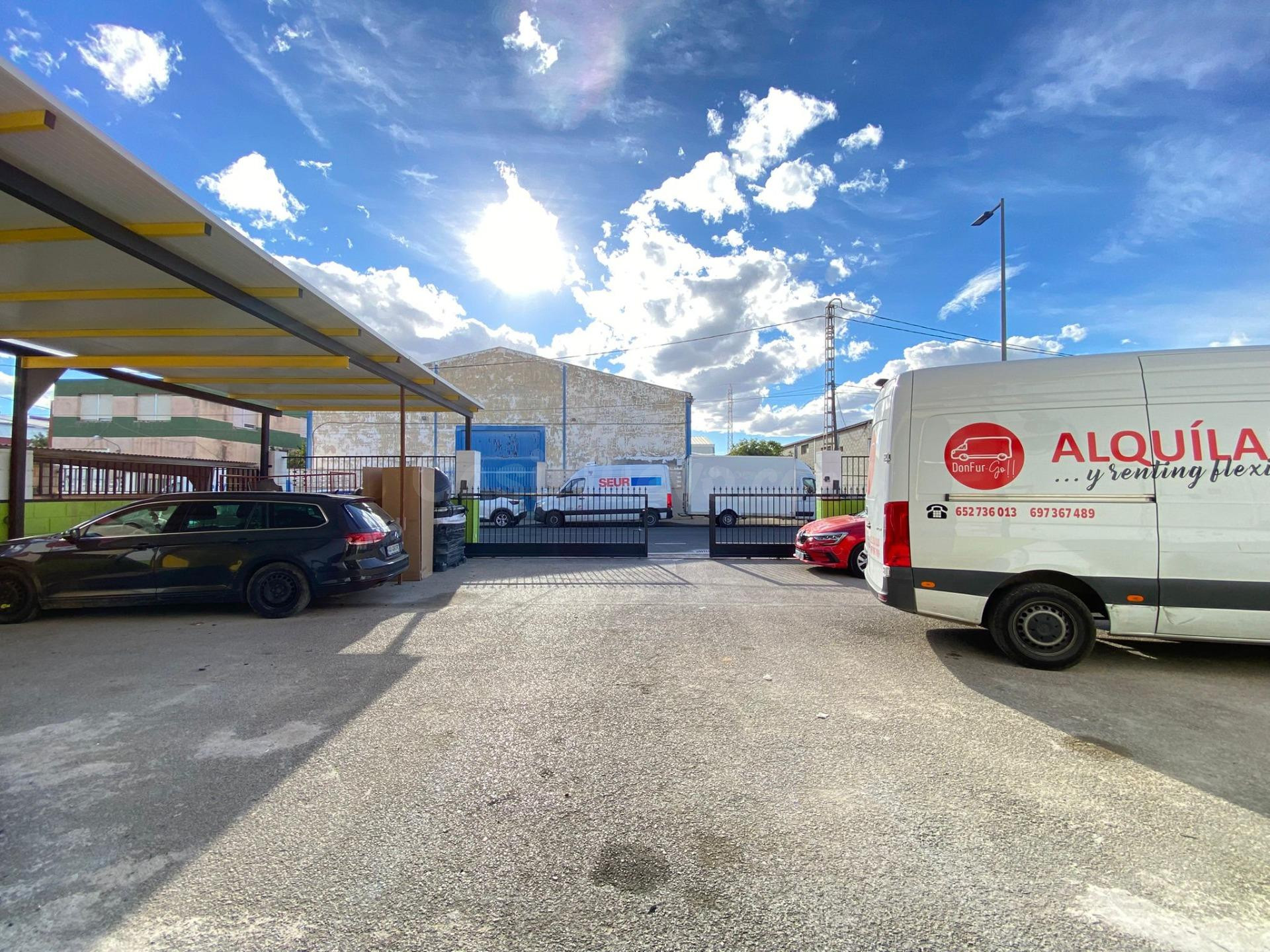 SE VENDE NAVE INDUSTRIAL EN PLENO FUNCIONAMIENTO EN EL PLA D - foto 3