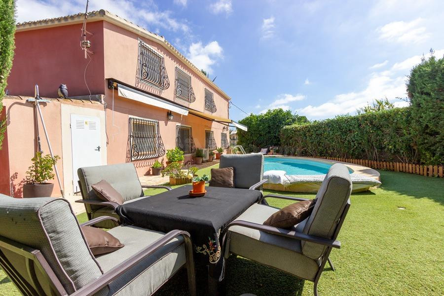¡Gran Oportunidad! Chalet Independiente en Finestrat a un Pa - foto 2
