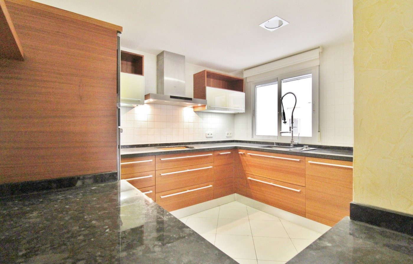 Maravillosa vivienda junto al Corte Inglés. Ahora en oferta. - foto 3