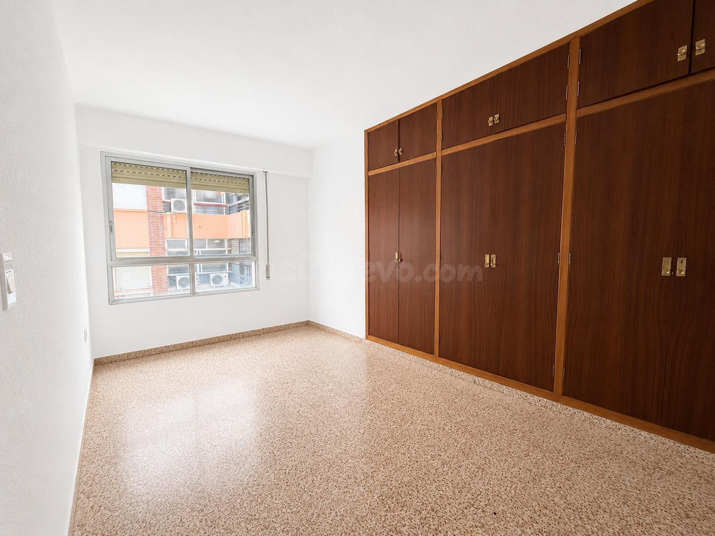 AMPLIA VIVIENDA DE 4 DORMITORIOS EN BENALUA JUNTO AL CENTRO - foto 4