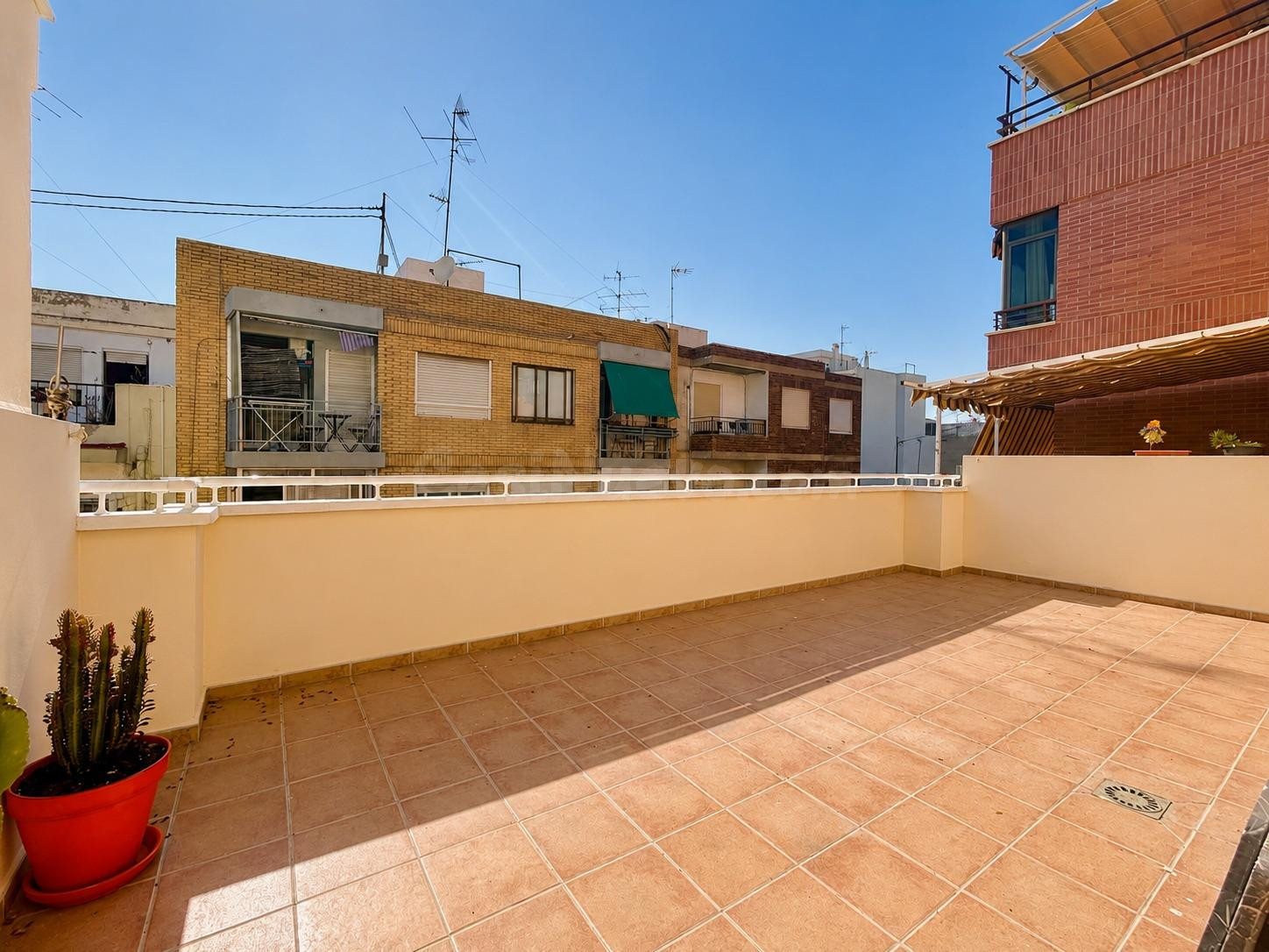 Ático nuevo con terraza en Carolinas - foto 2