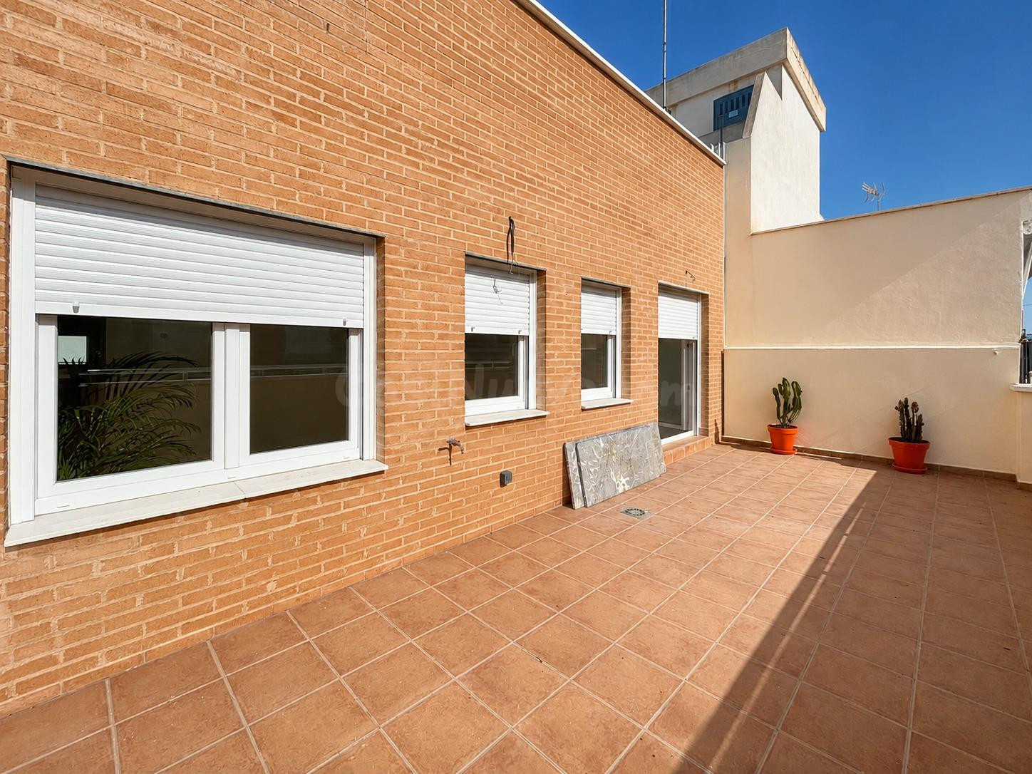 Ático nuevo con terraza en Carolinas - foto 3