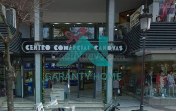 Se alquila bar en Centro Comercial de Canovas
