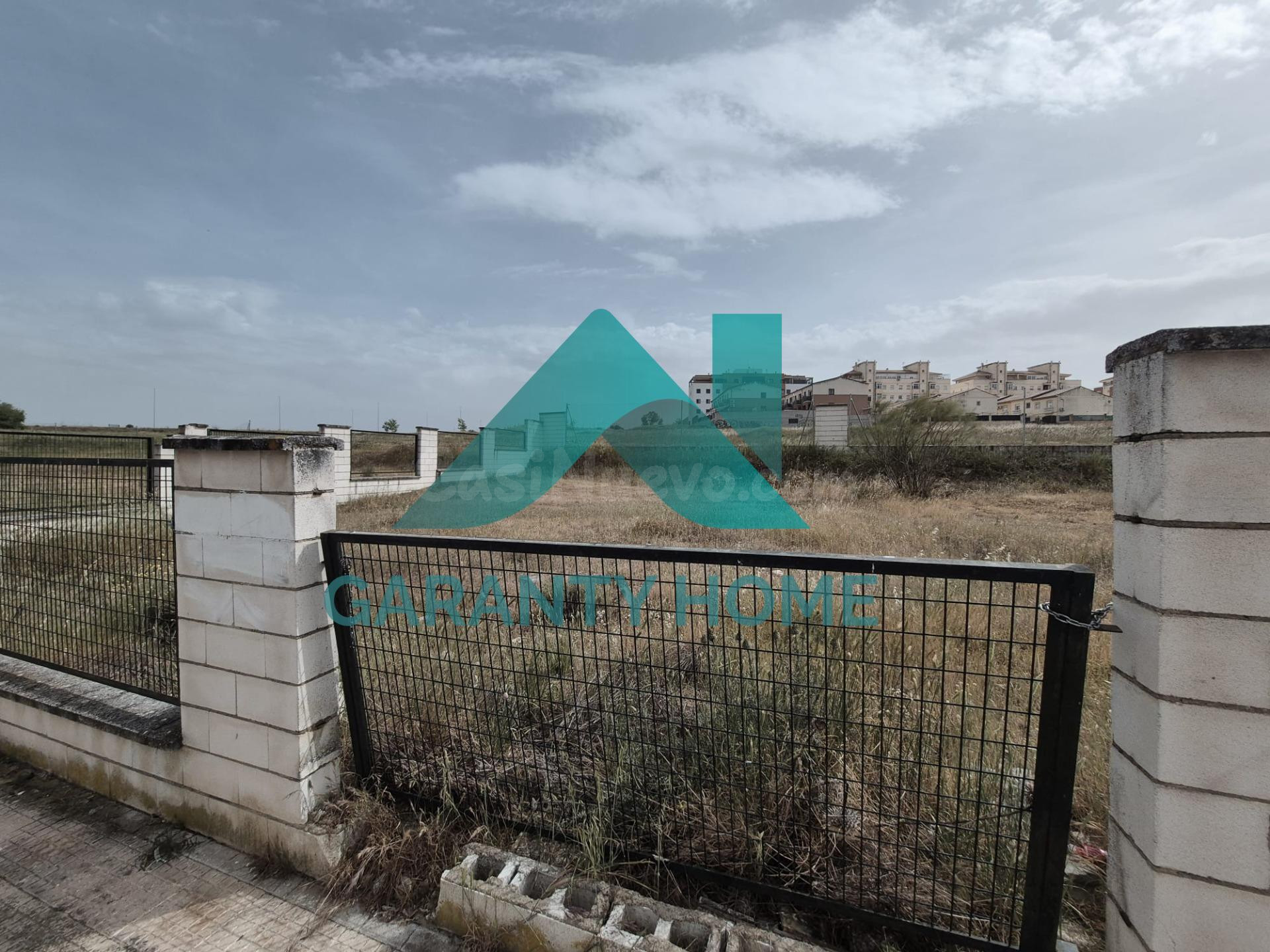PARCELA URBANIZABLE EN VENTA – CALLE MARGARITAS, CÁCERES ✨ - foto 3