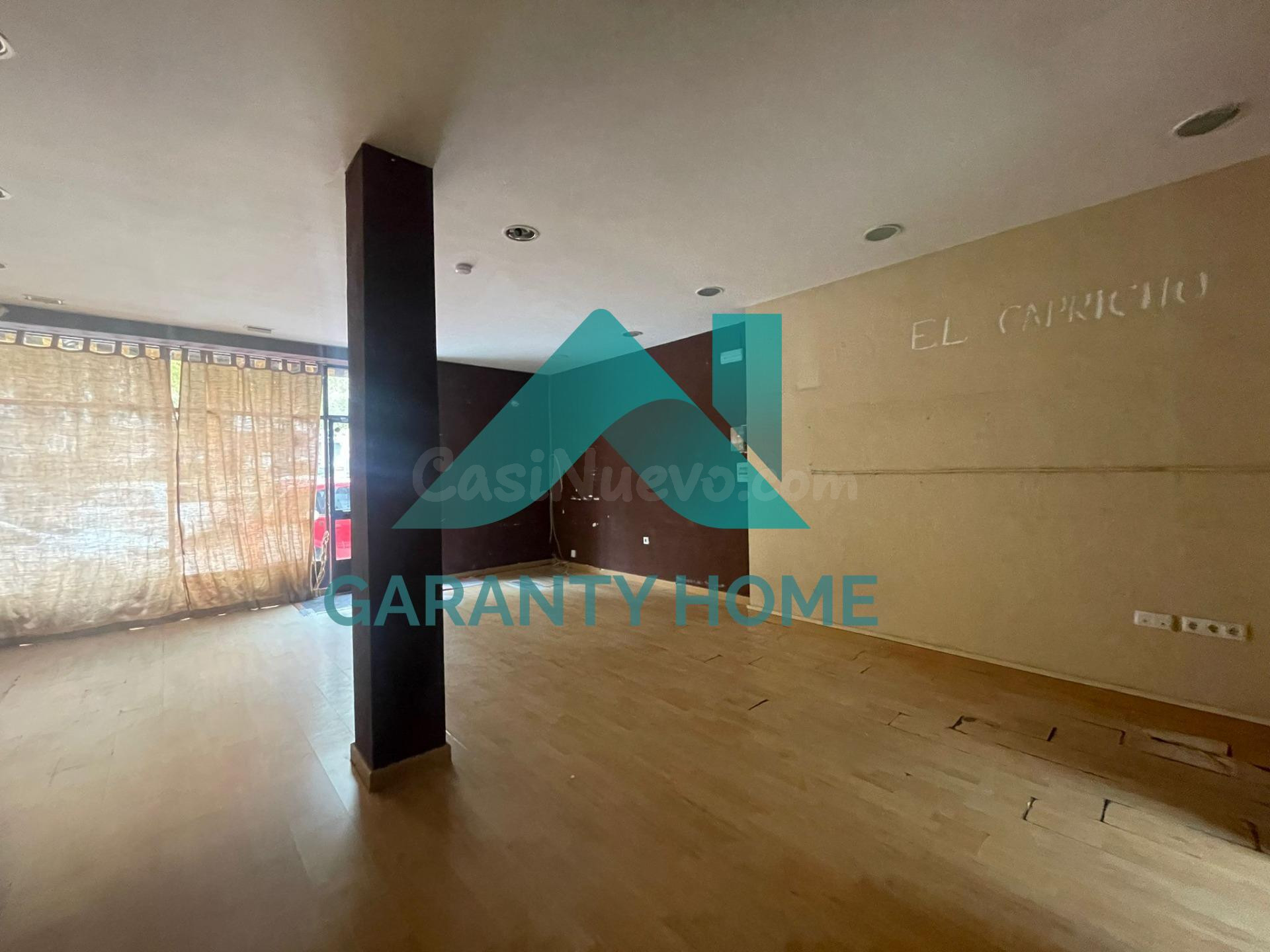 SE VENDE O SE ALQUILA LOCAL EN PLAZA BRUSELAS