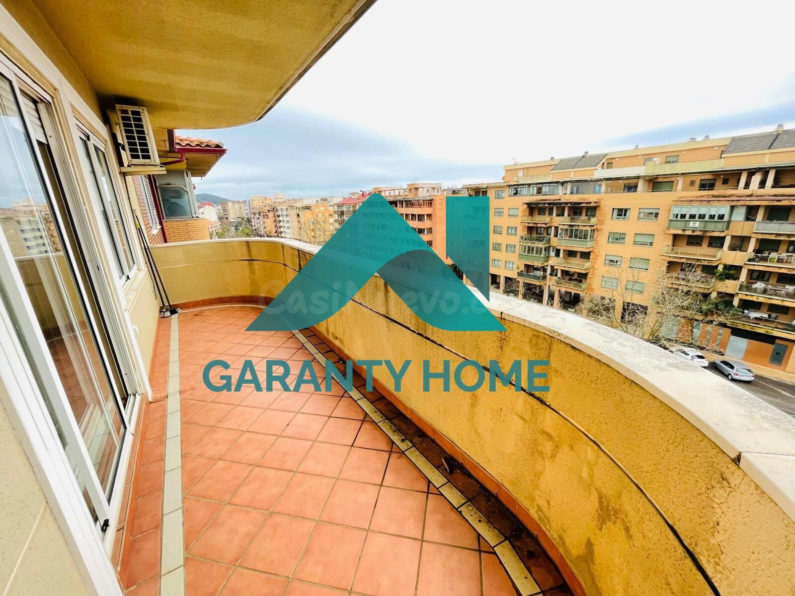 EXCLUSIVO ÁTICO DÚPLEX EN R66 CON GRANDES TERRAZAS, GARAJE Y - foto 4